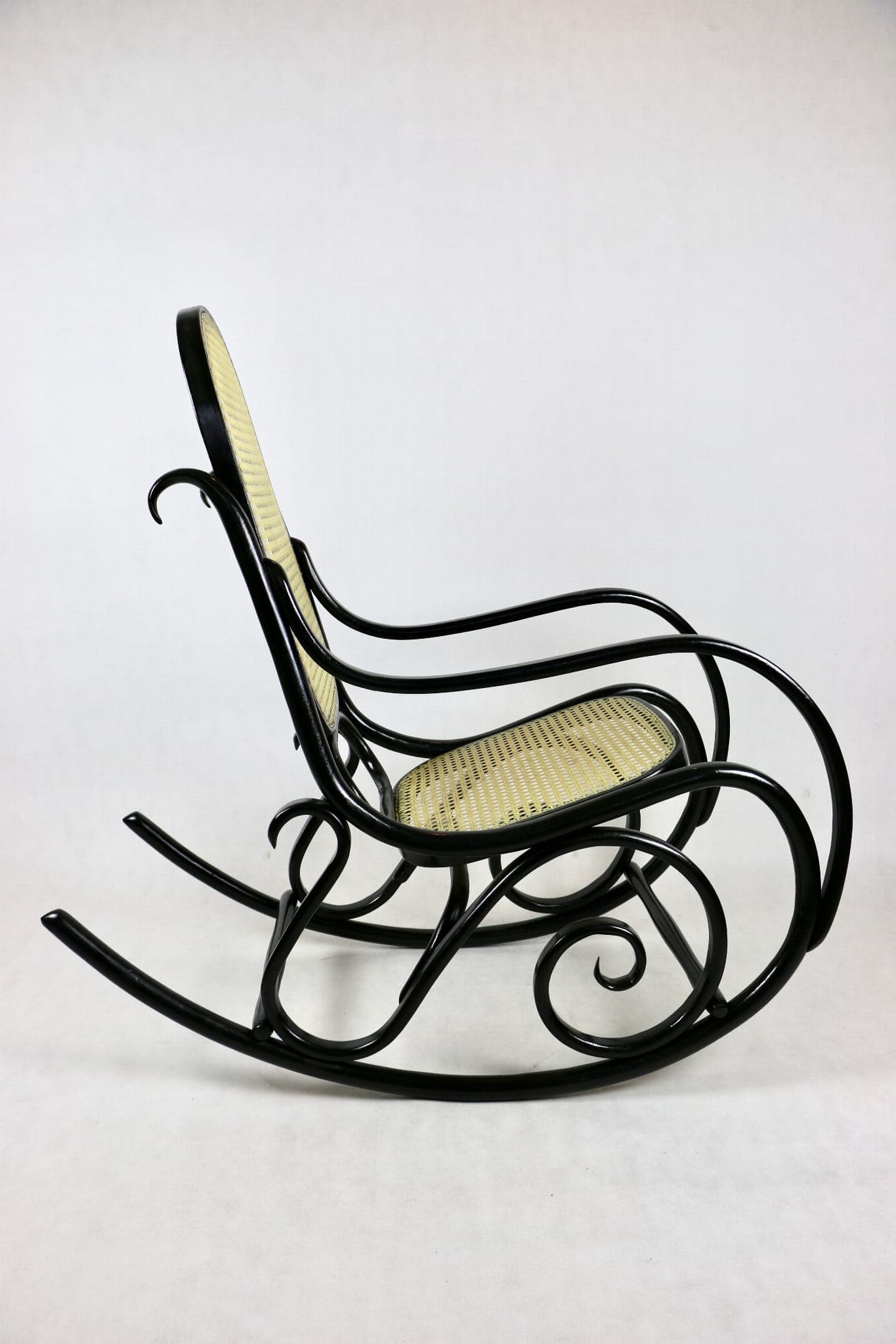 Rocking chair Thonet, black, bentwood cane, 1970s. - 107560