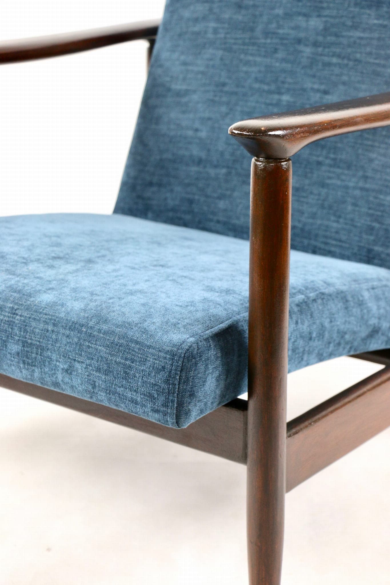 Fotel GFM-142, navy blue, drewno ciemne, proj. E. Homa, Polska, lata 70. - 107488