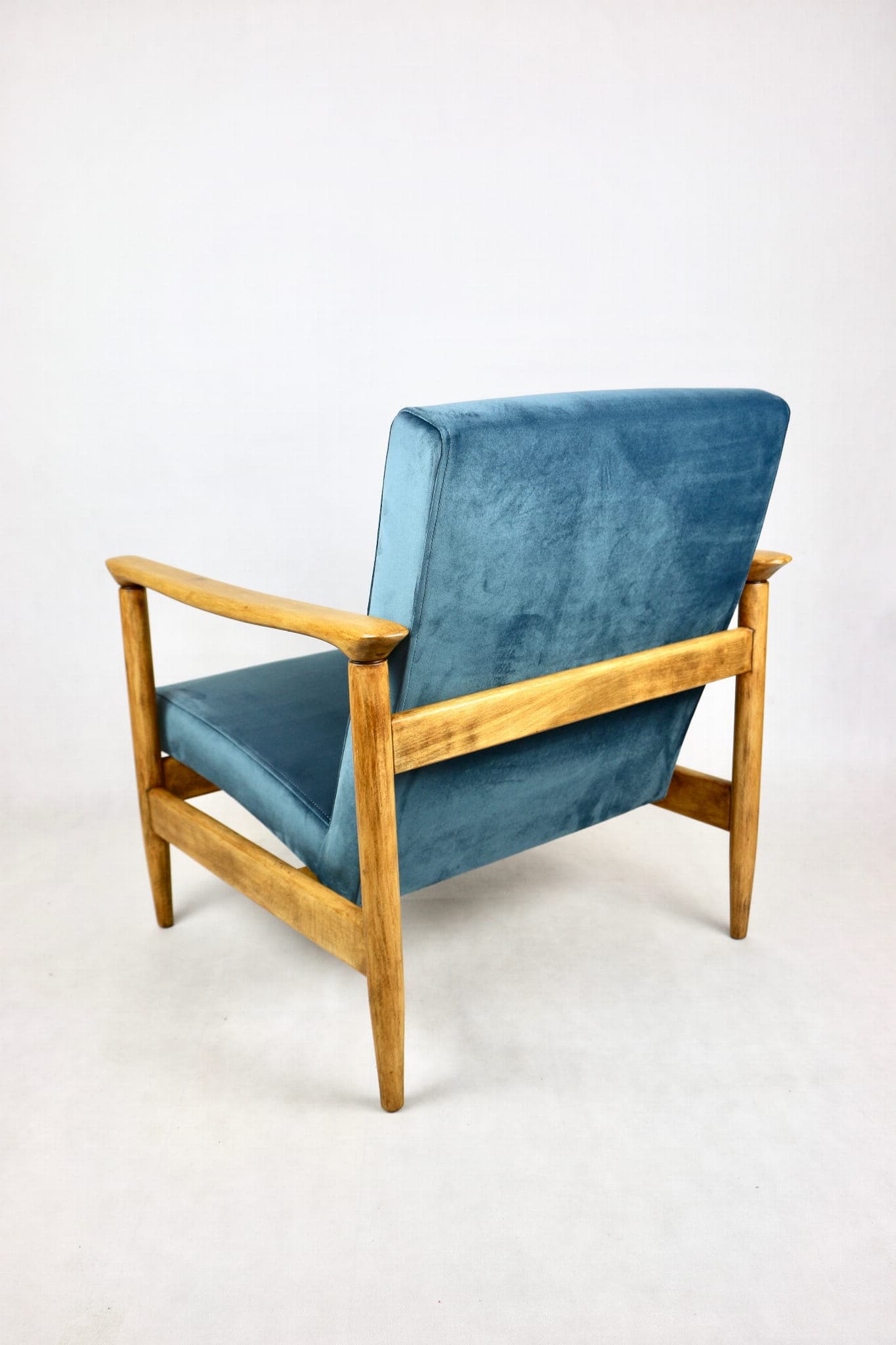 Armchair GFM-142, turquoise velvet, natural wood, by E. Homa, Poland, 1970s. - 107451