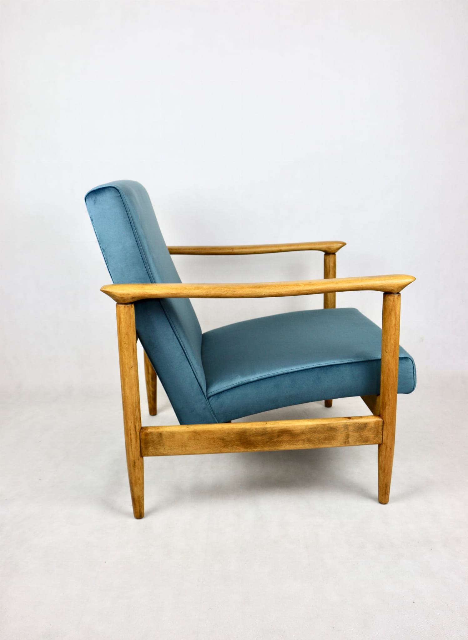 Armchair GFM-142, turquoise velvet, natural wood, by E. Homa, Poland, 1970s. - 107449