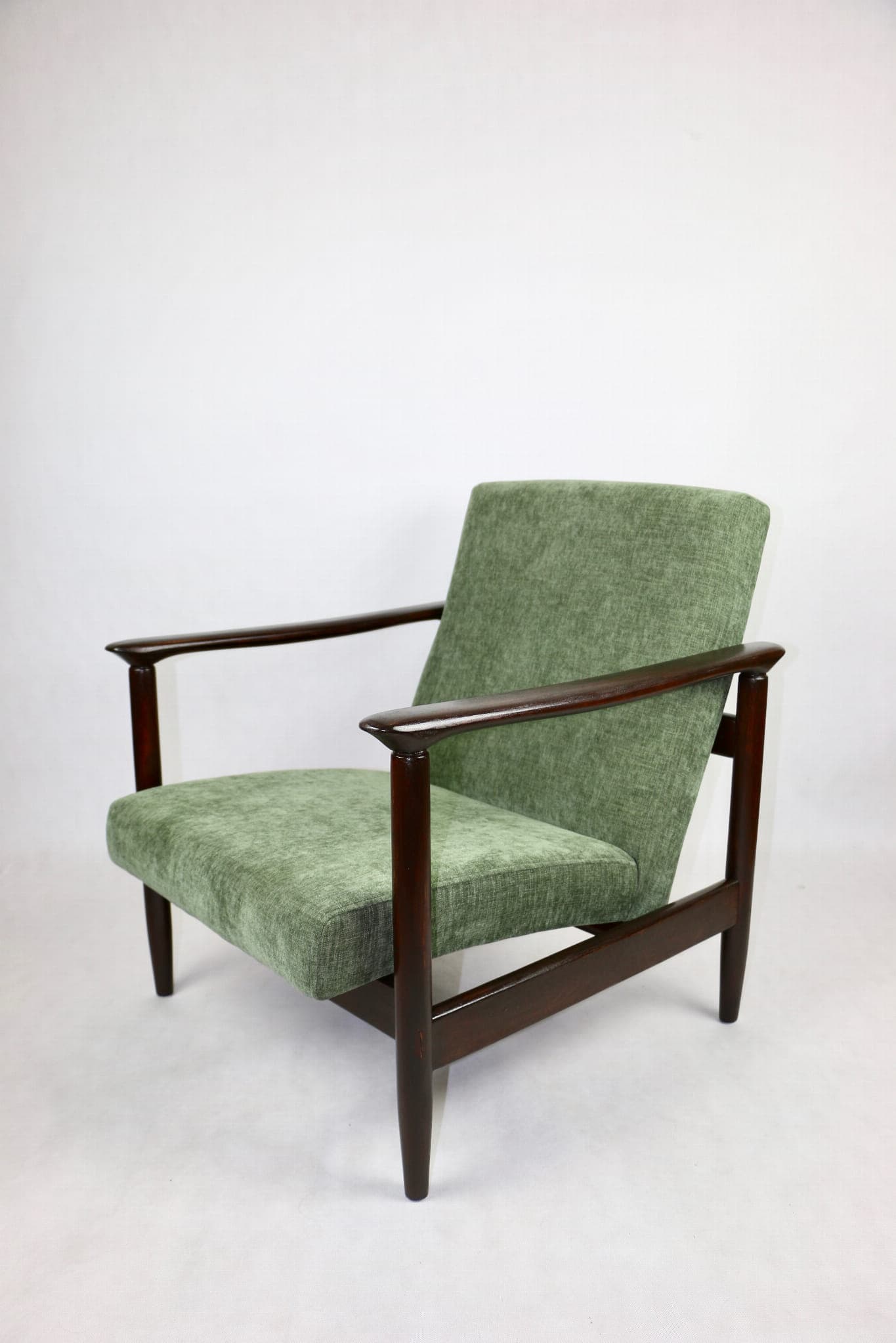 Fotel GFM-142, oliwkowy, drewno brązowe, proj. E. Homa, Polska, lata 70. - 107431