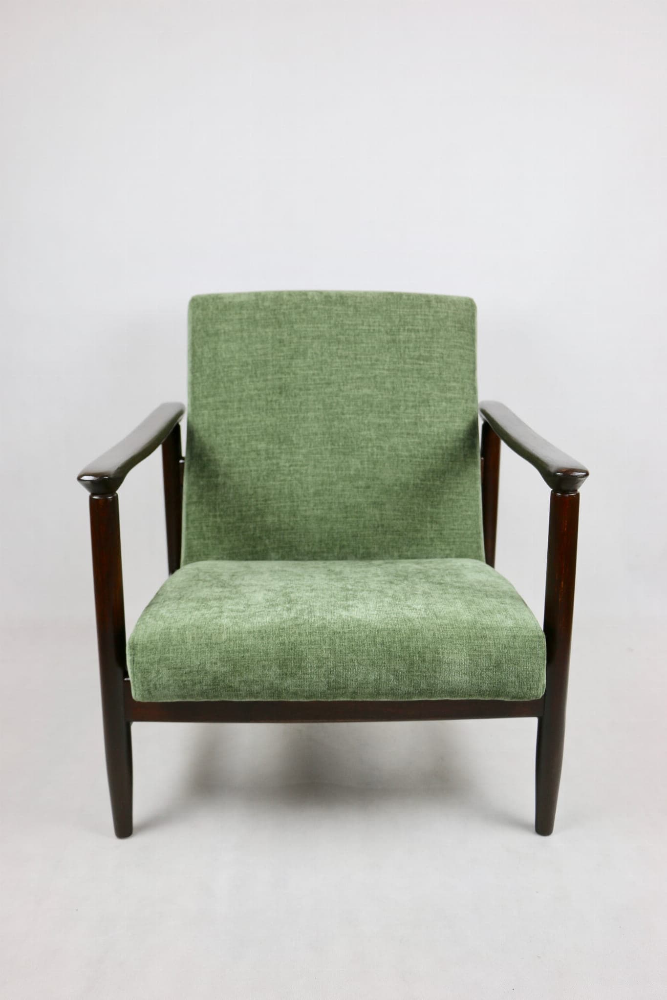 Fotel GFM-142, oliwkowy, drewno brązowe, proj. E. Homa, Polska, lata 70. - 107424