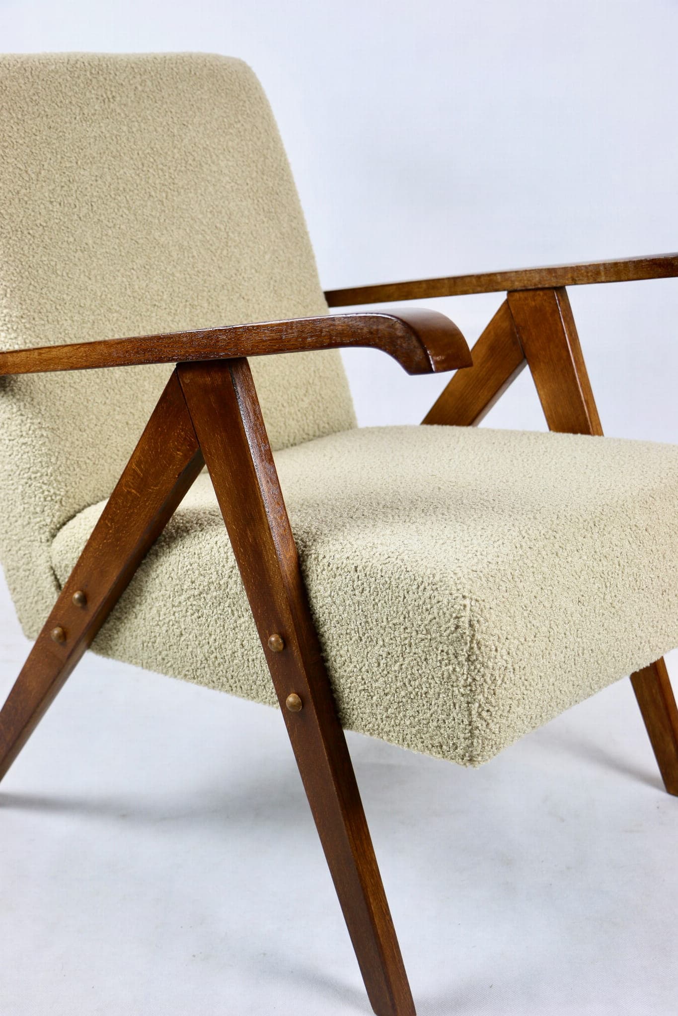 Fotel Var, boucle beż, orzech, lata 70. - 107391