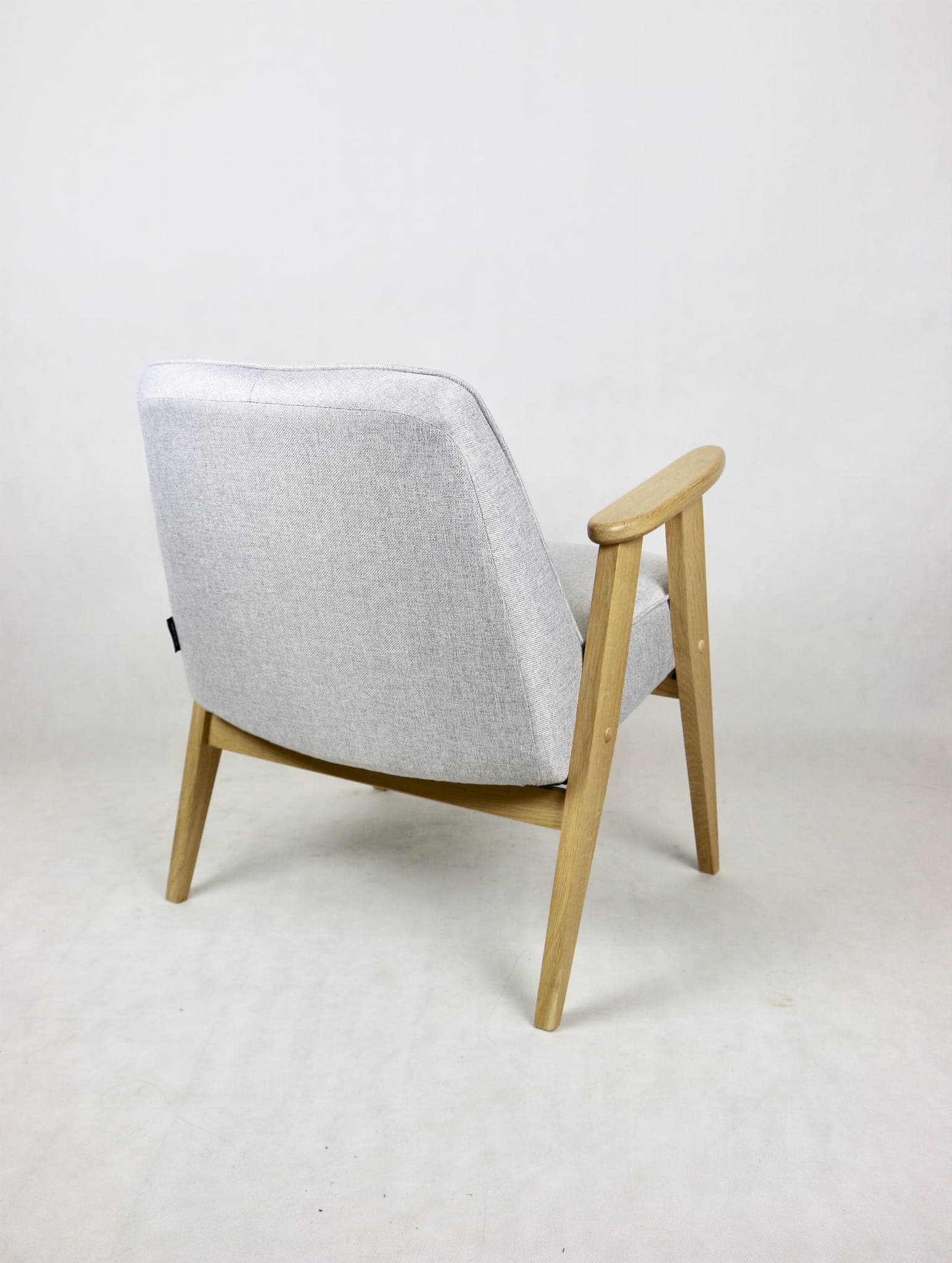 Fotel 366, beżowy, dąb, proj. J. Chierowski, Polska, lata 70. - 107302