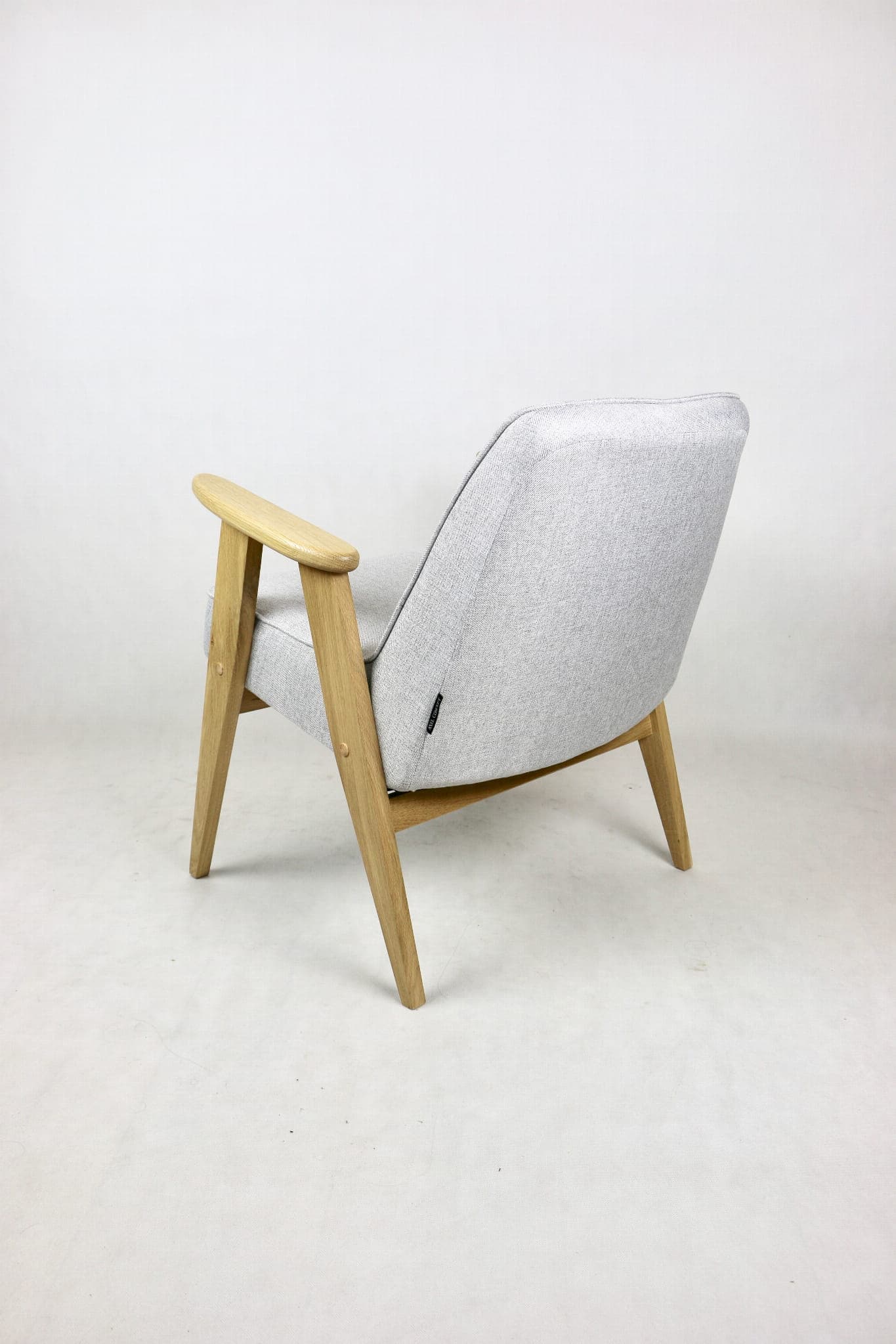 Fotel 366, beżowy, dąb, proj. J. Chierowski, Polska, lata 70. - 107305