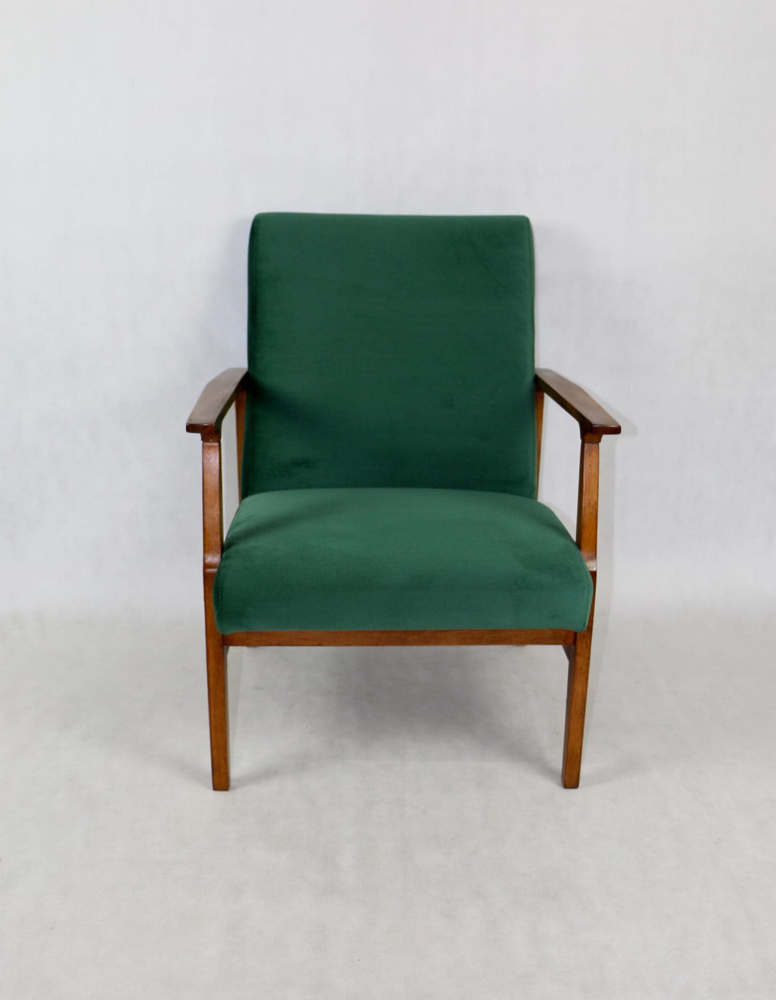 Fotel Paris, velvet zielony, drewno brązowe, lata 70. - 107216