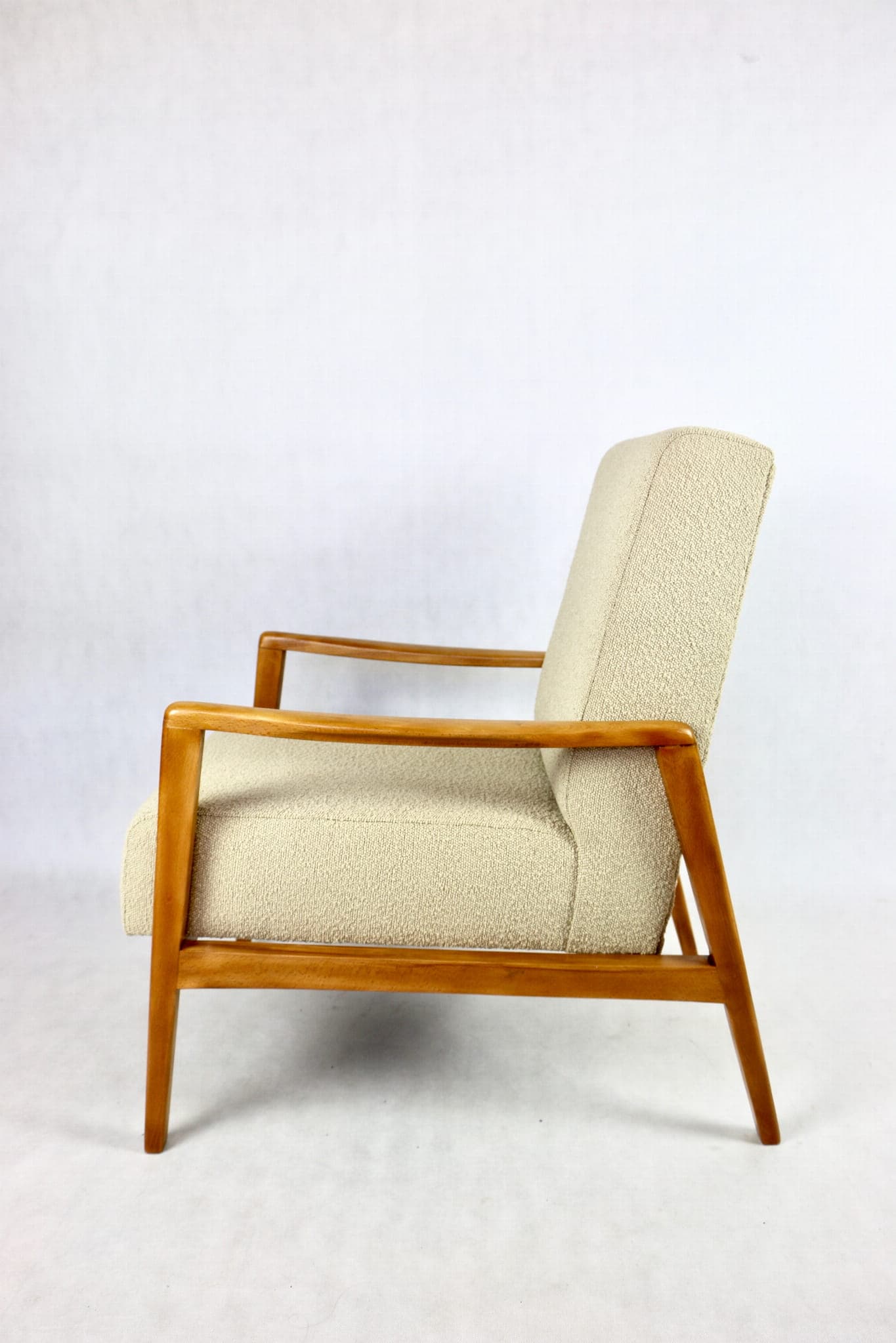 Komplet sofa i fotel, boucle beż, dąb jasny, Rumunia, lata 70. - 107182