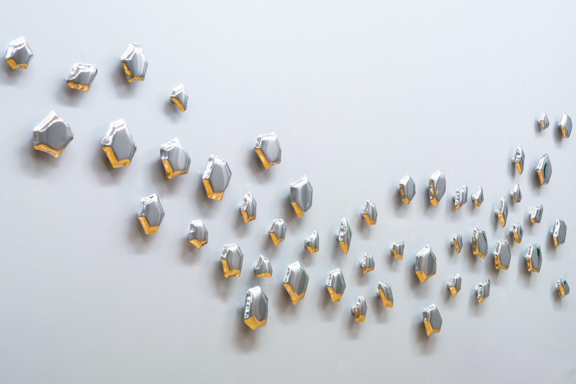 Zestaw sześciu wieszaków ściennych KAMYKI, srebrny, Zieta Studio - 121838