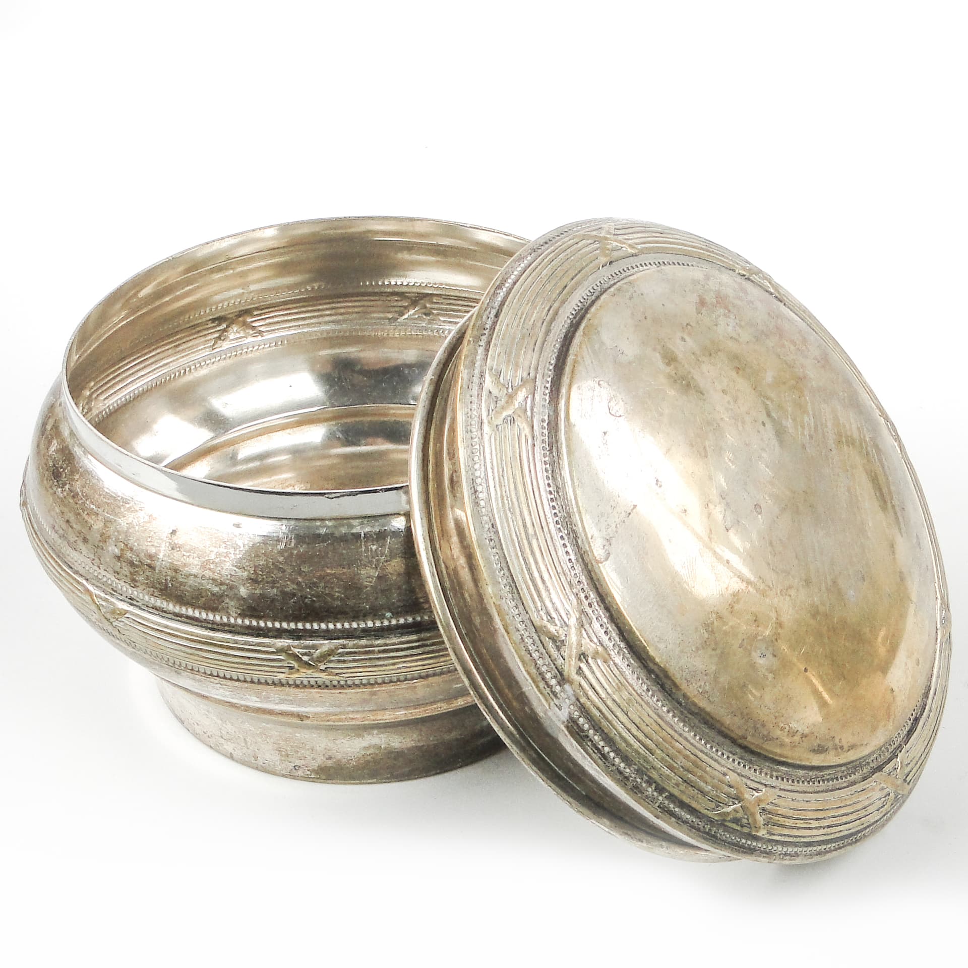 Bomboniera eklektyczna, mosiądz srebrzony, Belgia, XIX w. - 108940