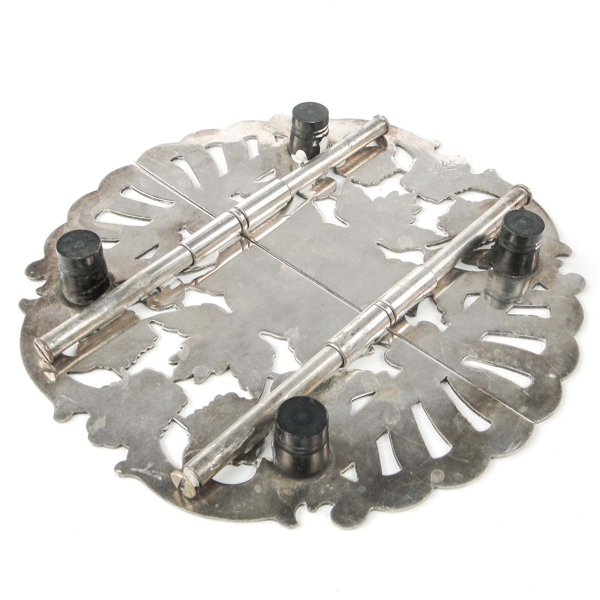 Taca pod gorące naczynia Rococo, mosiądz srebrzony, Dania, lata 60. - 108959