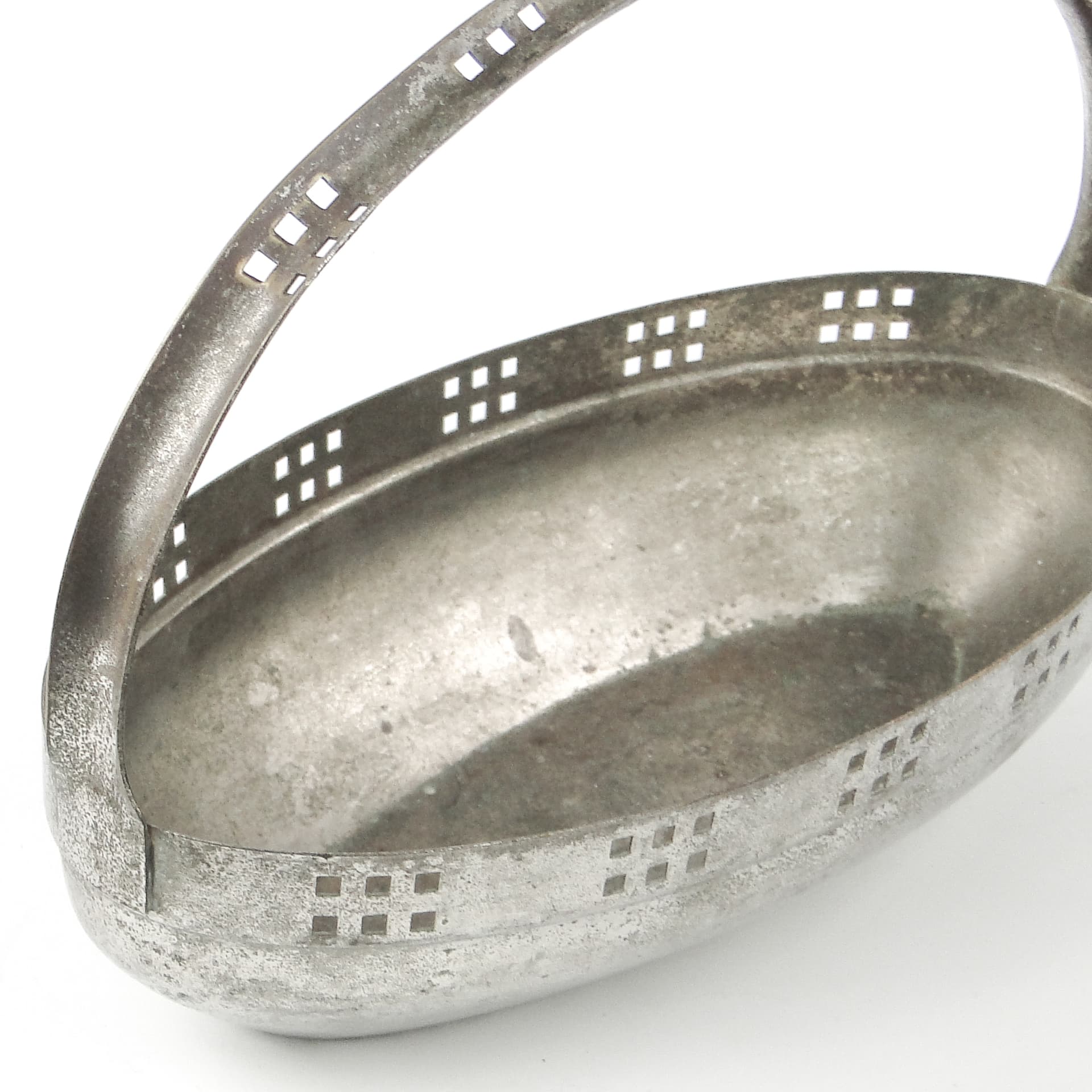Nut basket, Viennese Secession, silver-plated brass, Austria, early 20th c. - 108989