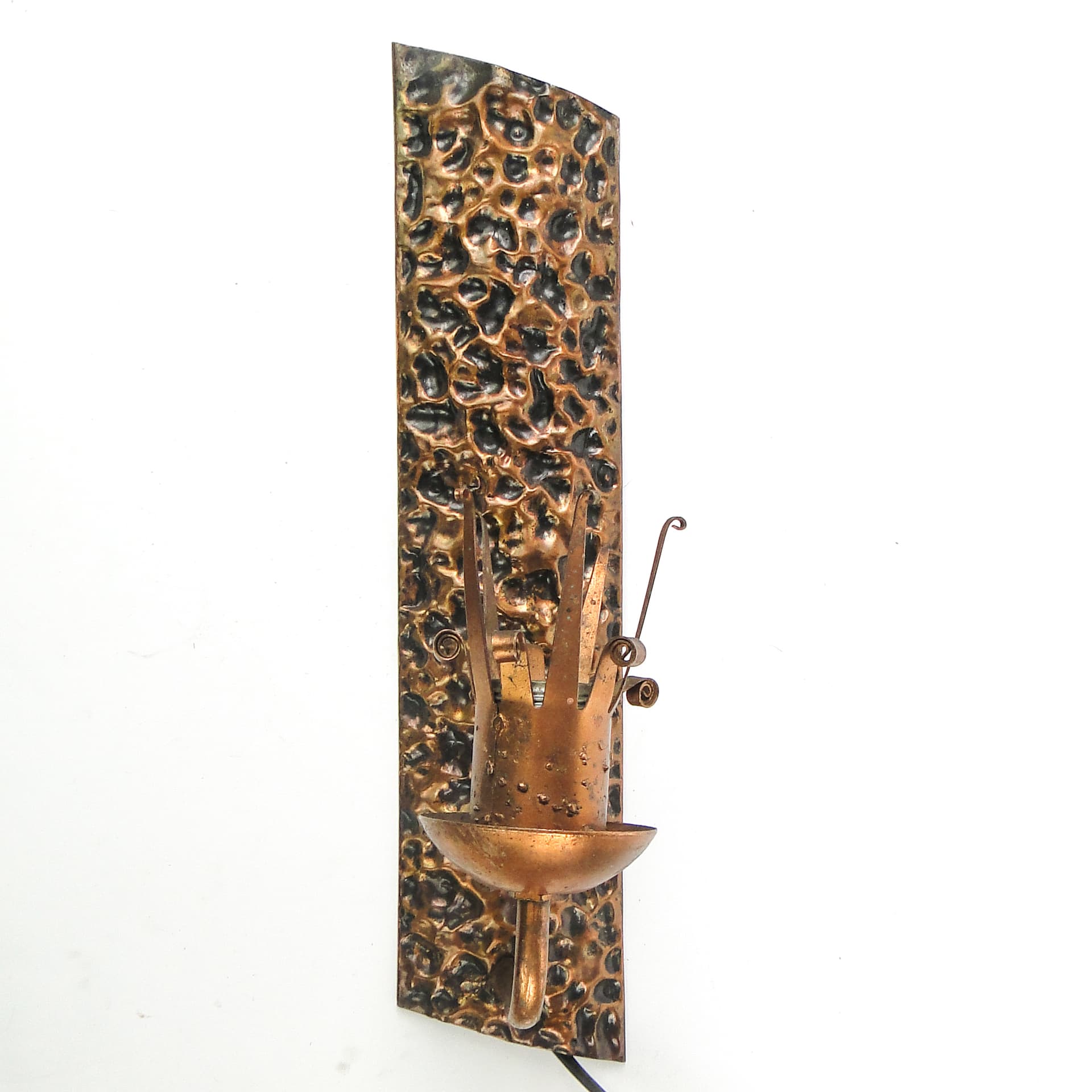 Wall sconce, postmodernism brutalism, hammered copper, Poland, 1970s. - 109095