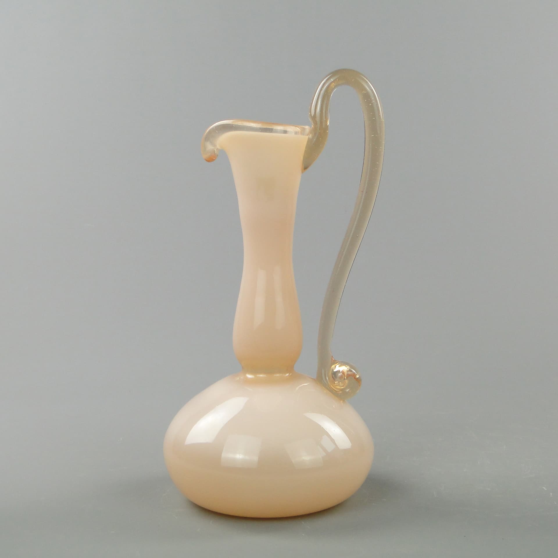 Wazon amfora, szkło Ivory White, proj. J. Słuczan-Orkusz, Polska, lata 70. - 7756