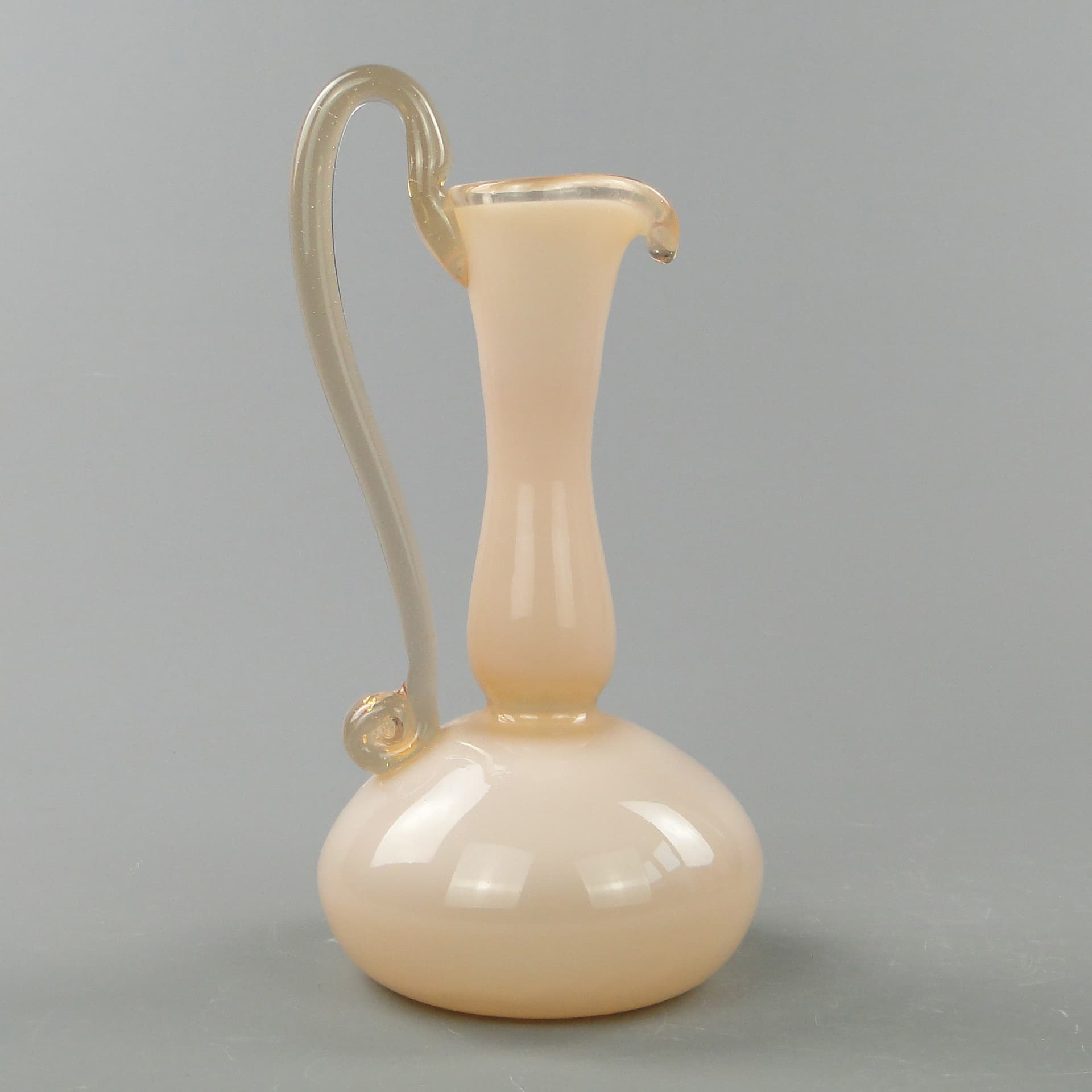 Wazon amfora, szkło Ivory White, proj. J. Słuczan-Orkusz, Polska, lata 70. - 7754