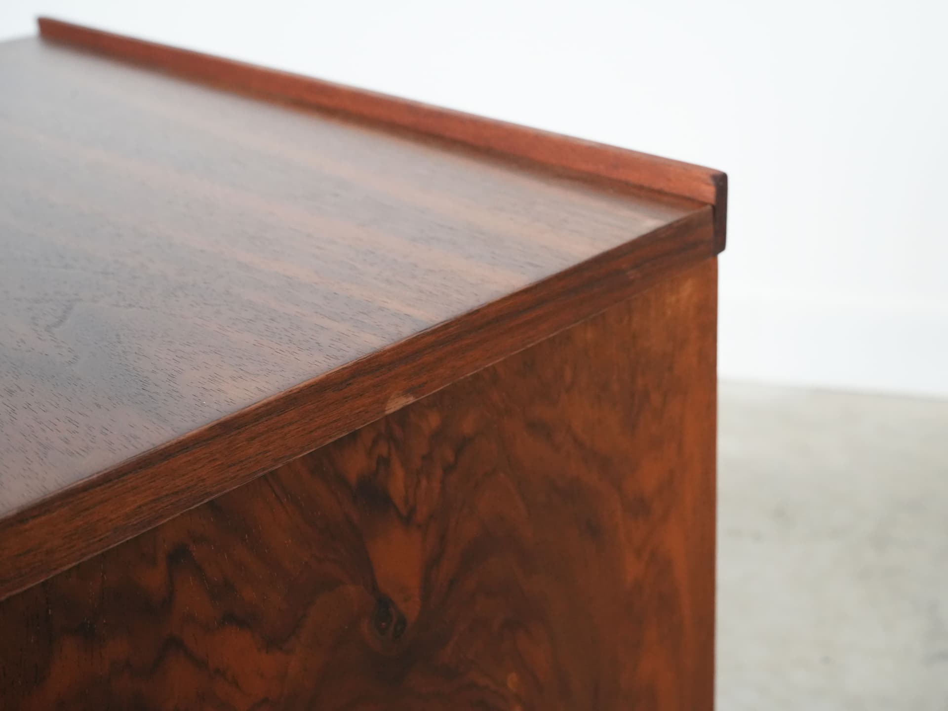 Szafka, orzech ciemny, Dania, lata 60. - 109410