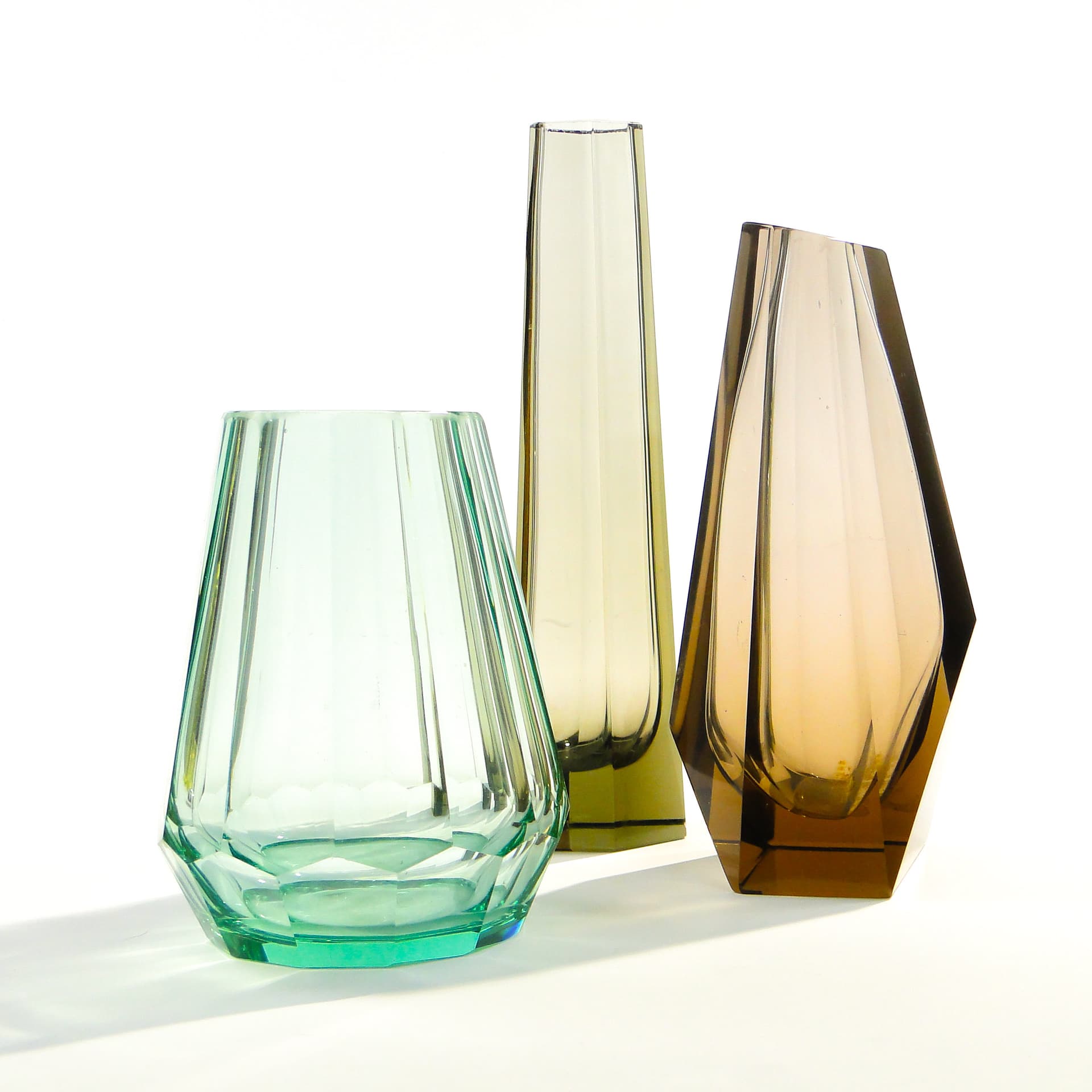 Wazon Viennese Secession, kryształ zielony, proj. J. Hoffmann, Czechy, lata 50. - 7810