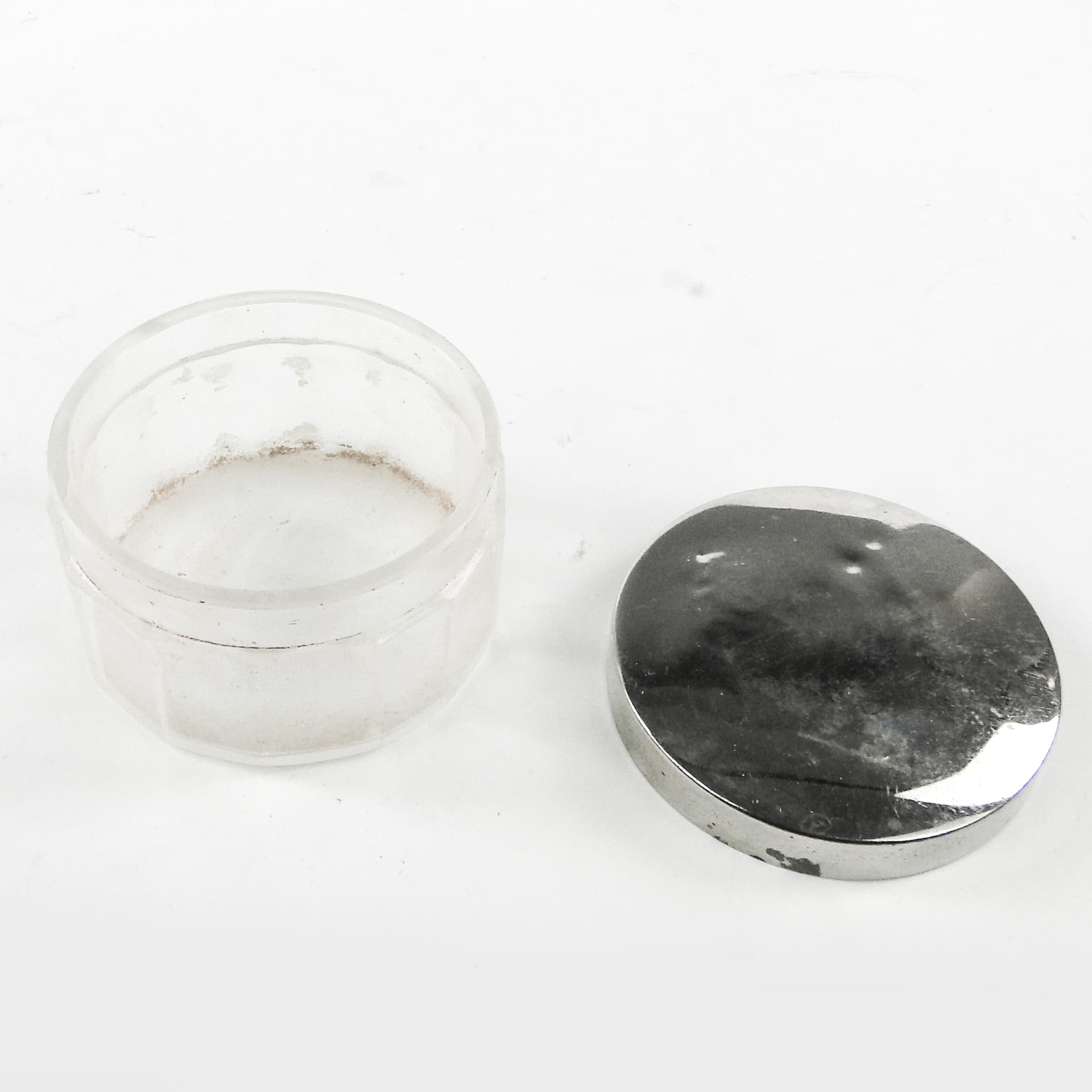 Art Deco pill box, crystal, silver-plated copper, Poland, 1930s. - 109615