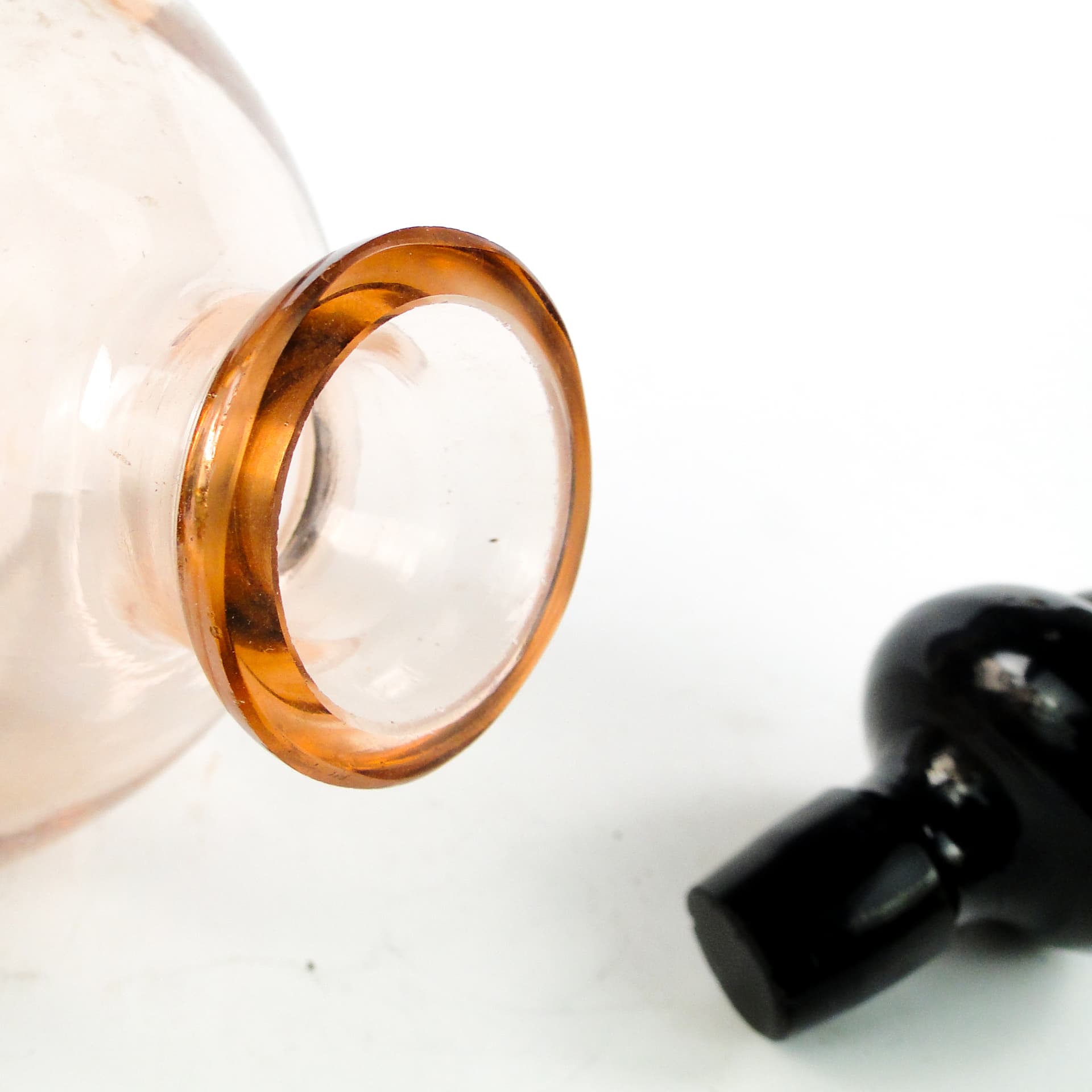 Karafka Art Deco, szkło rozalinowe, szkło hialitowe, Huta Hortensja, Polska, lata 30. - 110140