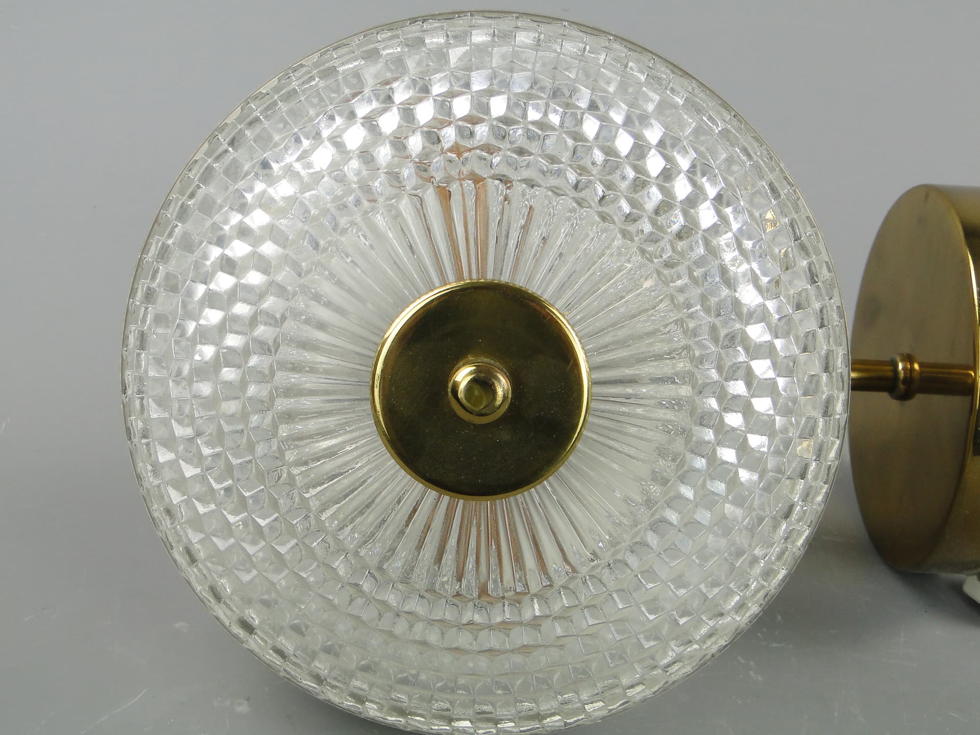 Kinkiet, mosiądz złoty, szkło transparentne, Polam, Polska, lata 60. - 8017