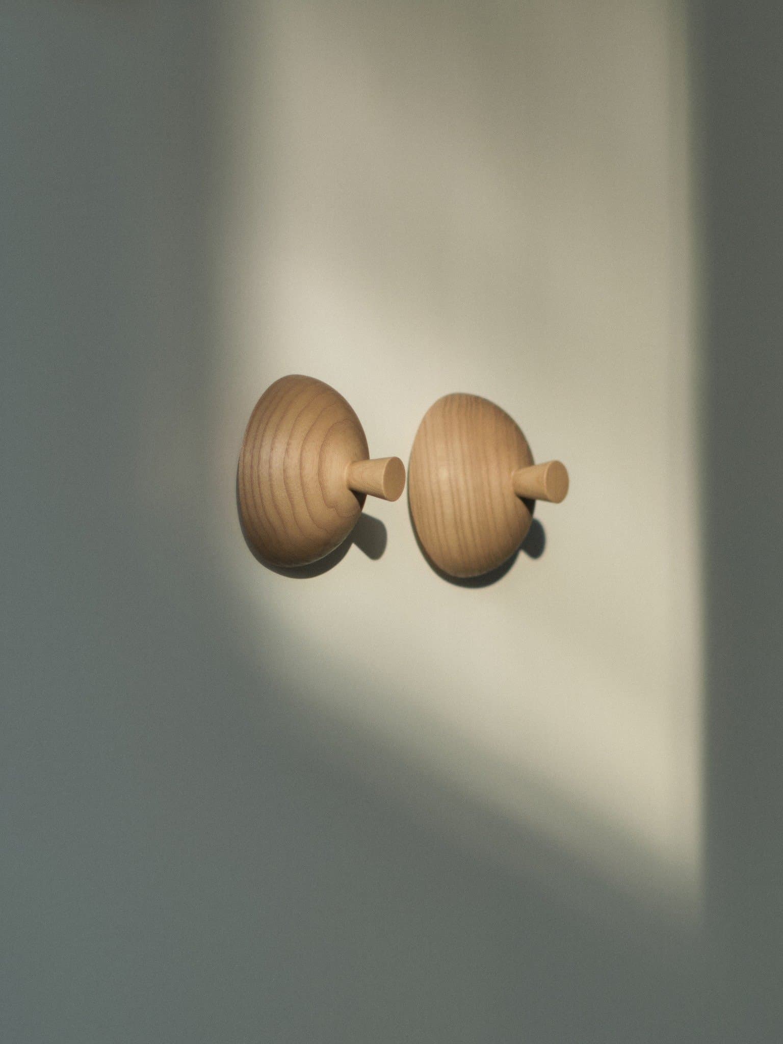 Zestaw dwóch haków ściennych Buste, beżowy, proj. Maria Jeglińska-Adamczewska, GestGest - 123904