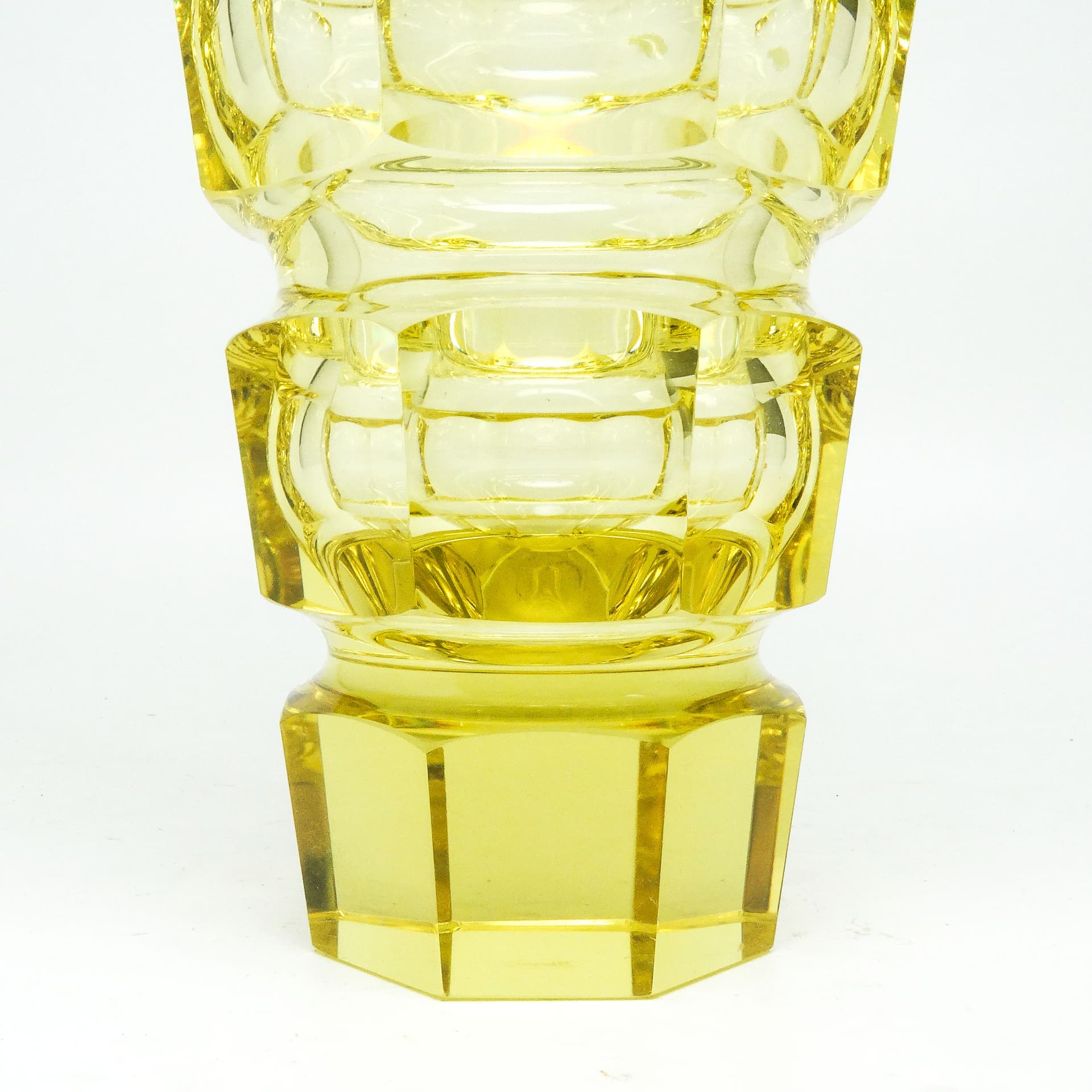 Wazon Art Deco, kryształ żółty, proj. J. Hoffmann, Czechosłowacja, lata 30. - 114971