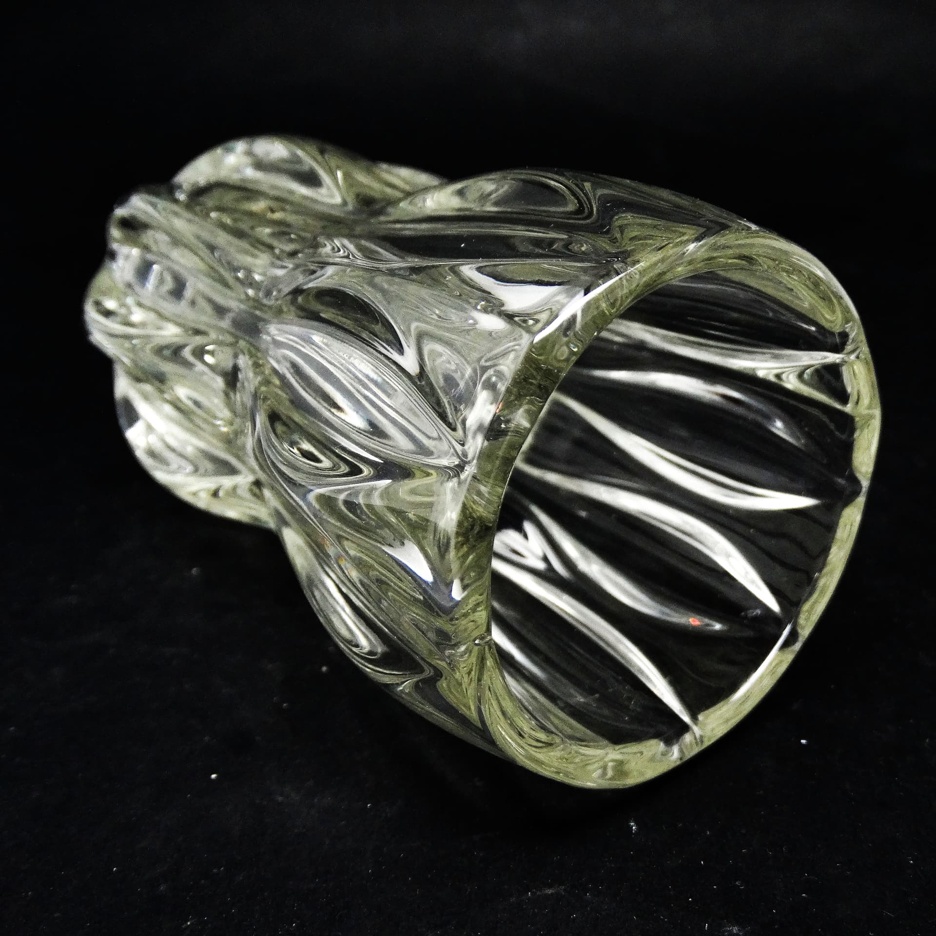 Wazon, art déco, szkło fioletowe, proj. R. Schrotter, Huta Szkła Inwald, Czechosłowacja, lata 30. - 115286