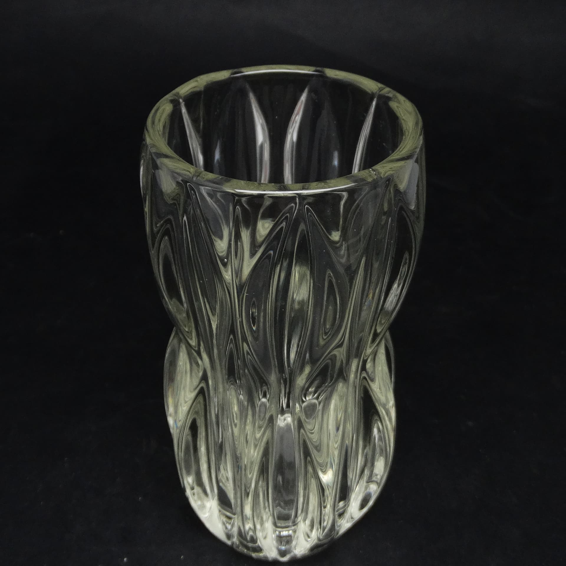 Wazon, art déco, szkło fioletowe, proj. R. Schrotter, Huta Szkła Inwald, Czechosłowacja, lata 30. - 115279