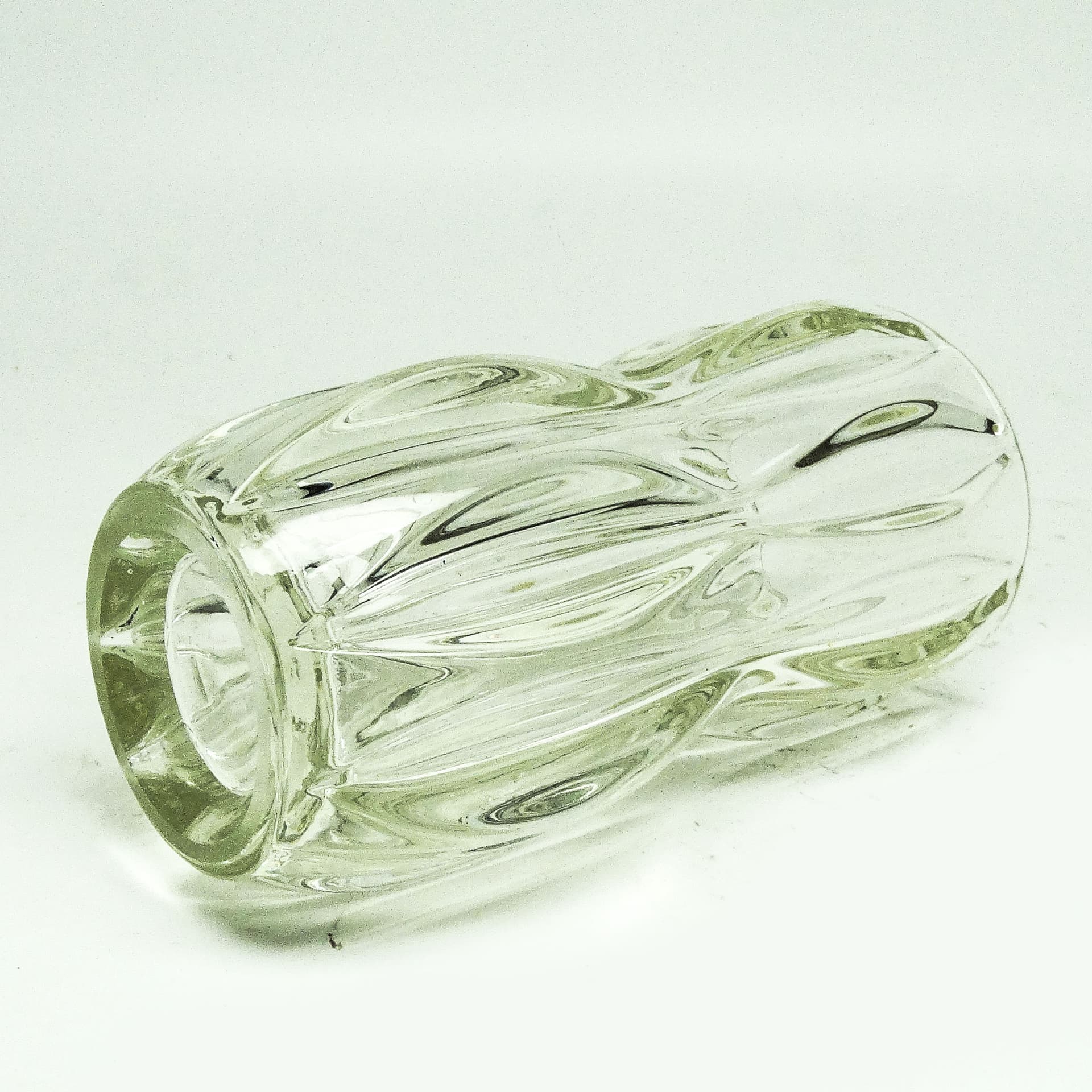 Wazon, art déco, szkło fioletowe, proj. R. Schrotter, Huta Szkła Inwald, Czechosłowacja, lata 30. - 115283