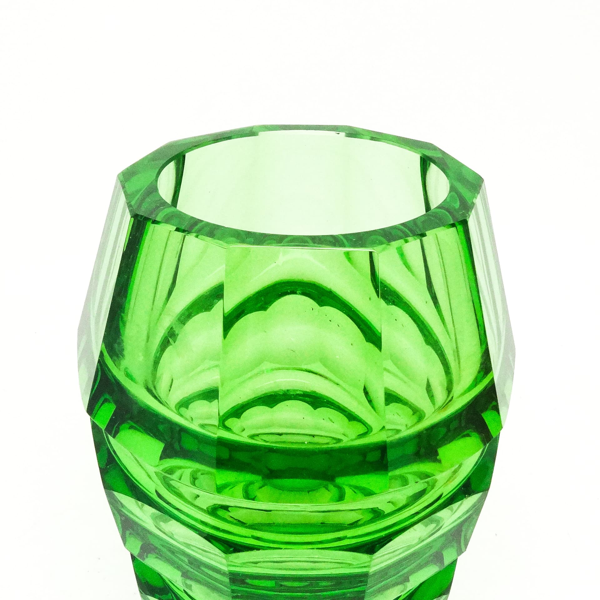 Wazon Art Deco, kryształ zielony, proj. J. Hoffmann, Czechosłowacja, lata 30. - 115543