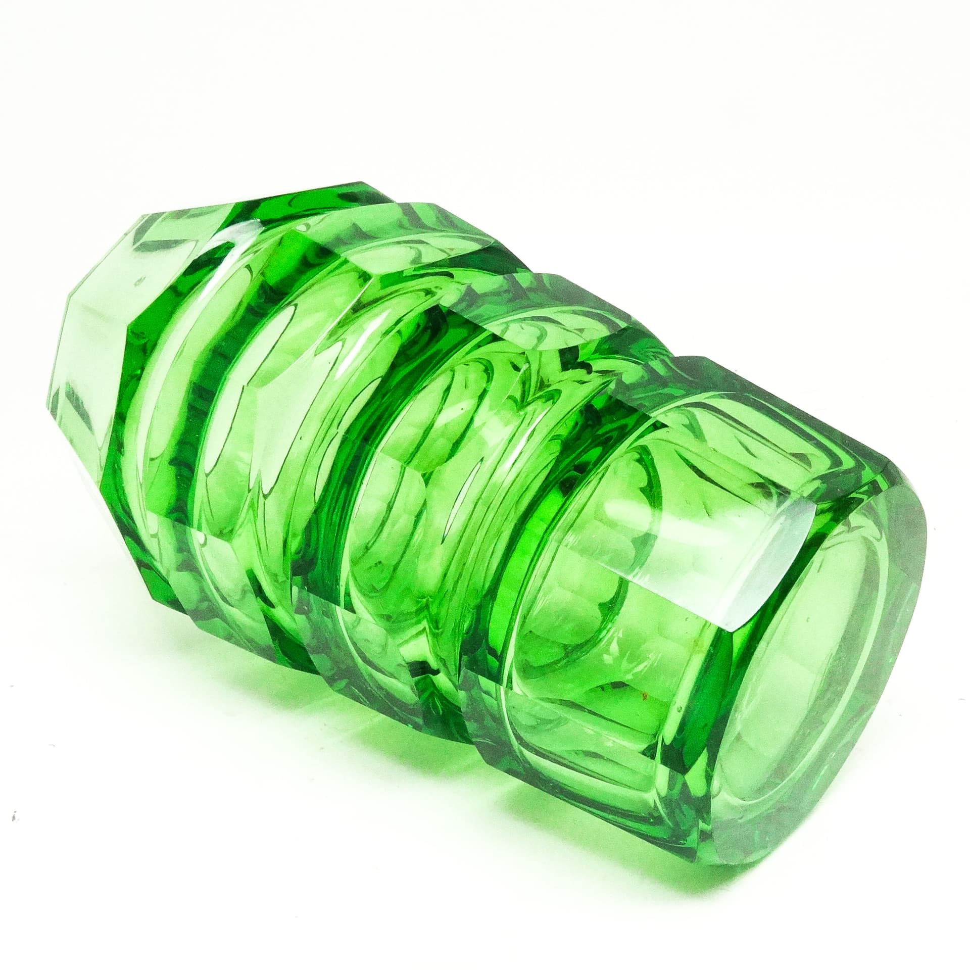 Wazon Art Deco, kryształ zielony, proj. J. Hoffmann, Czechosłowacja, lata 30. - 115545