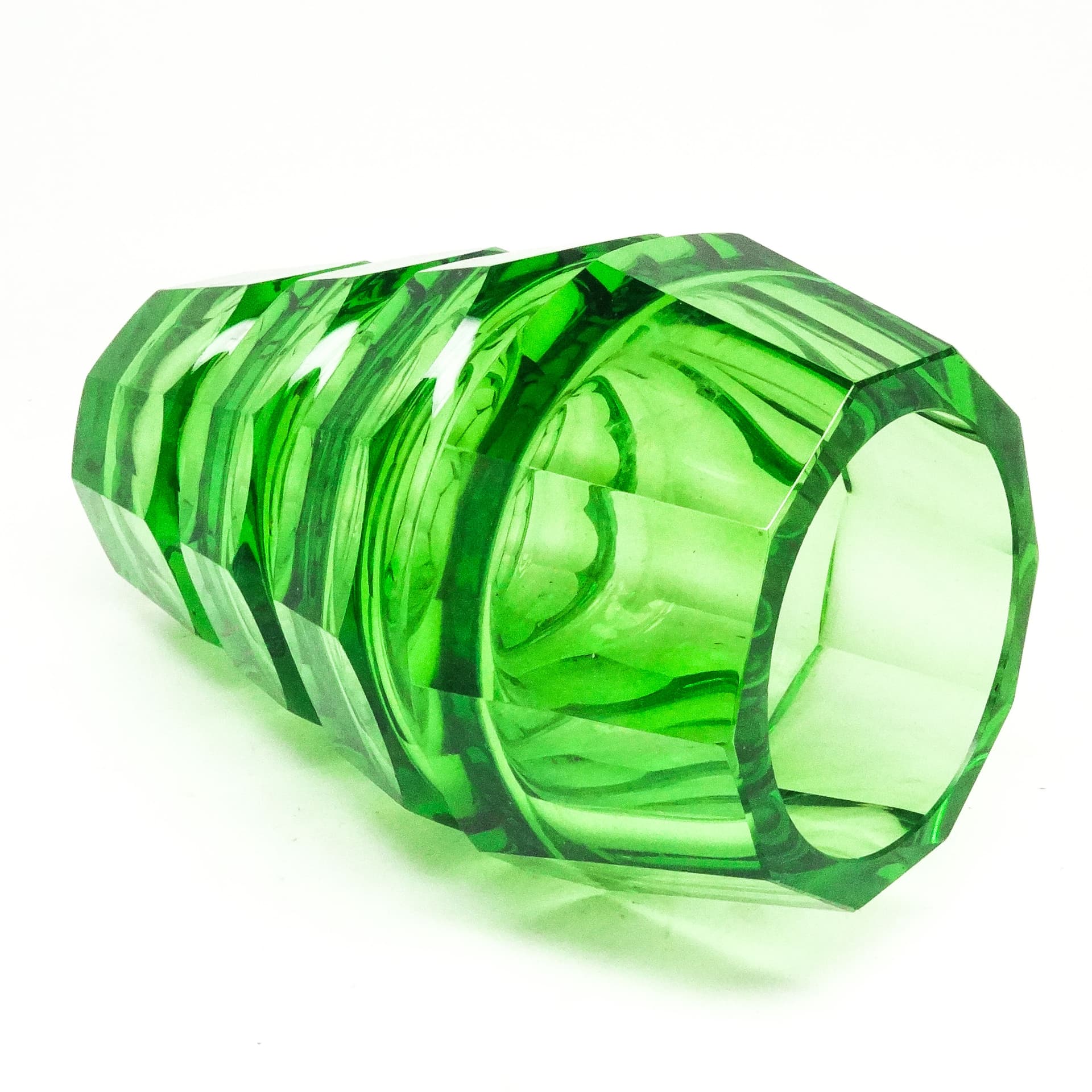 Wazon Art Deco, kryształ zielony, proj. J. Hoffmann, Czechosłowacja, lata 30. - 115542