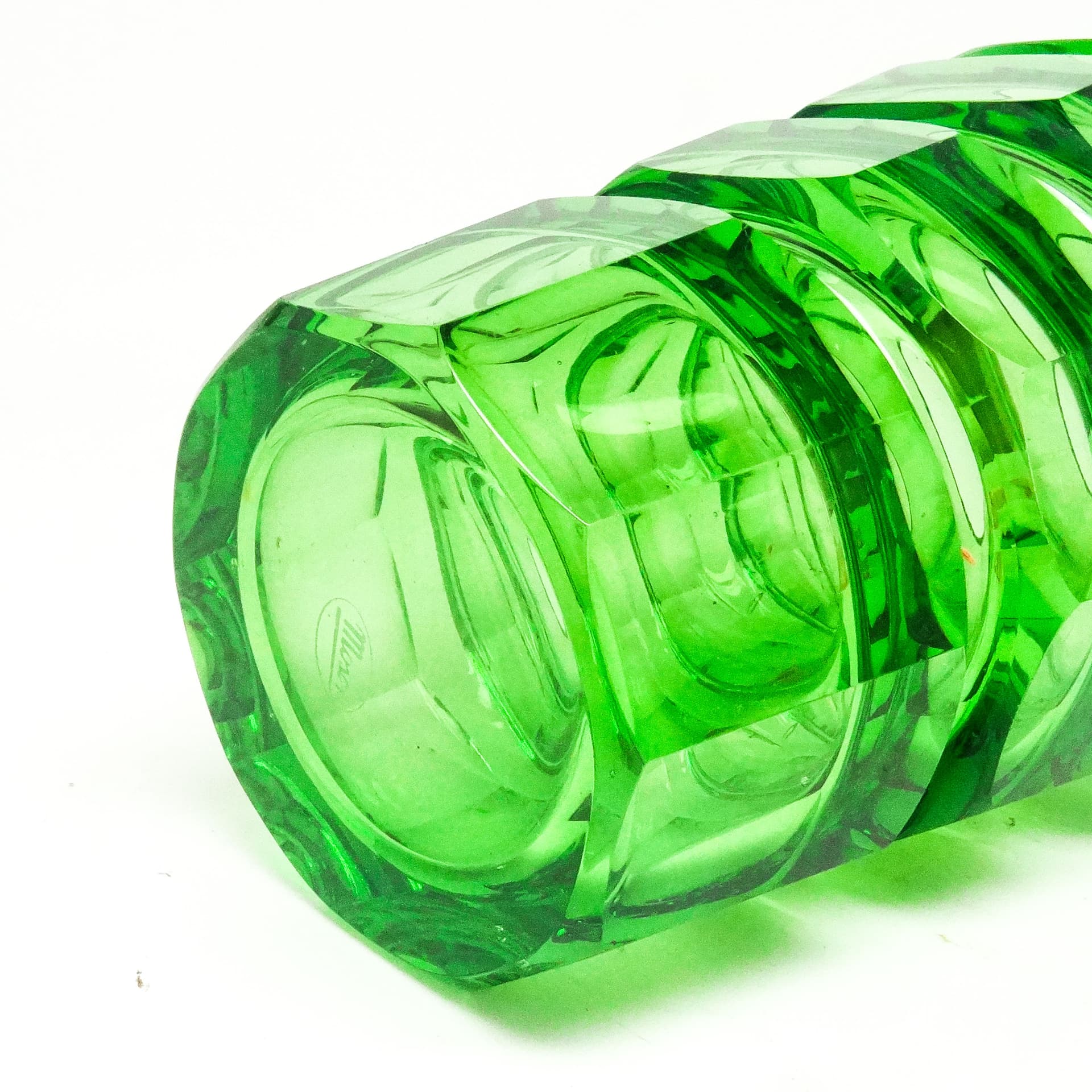 Wazon Art Deco, kryształ zielony, proj. J. Hoffmann, Czechosłowacja, lata 30. - 115544