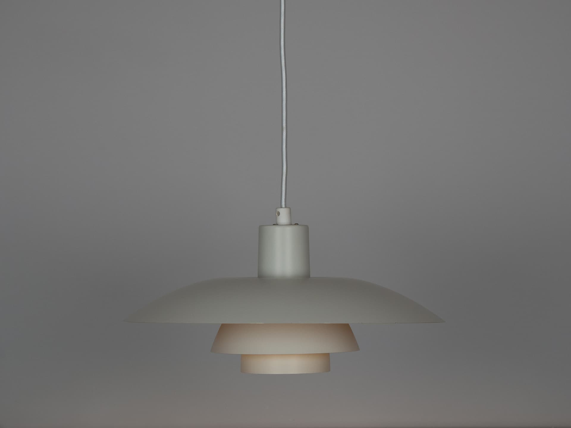 Biała lampa wisząca PH 4/3, proj. P. Henningsen dla Louis Poulsen, Dania, lata 60. - 122829