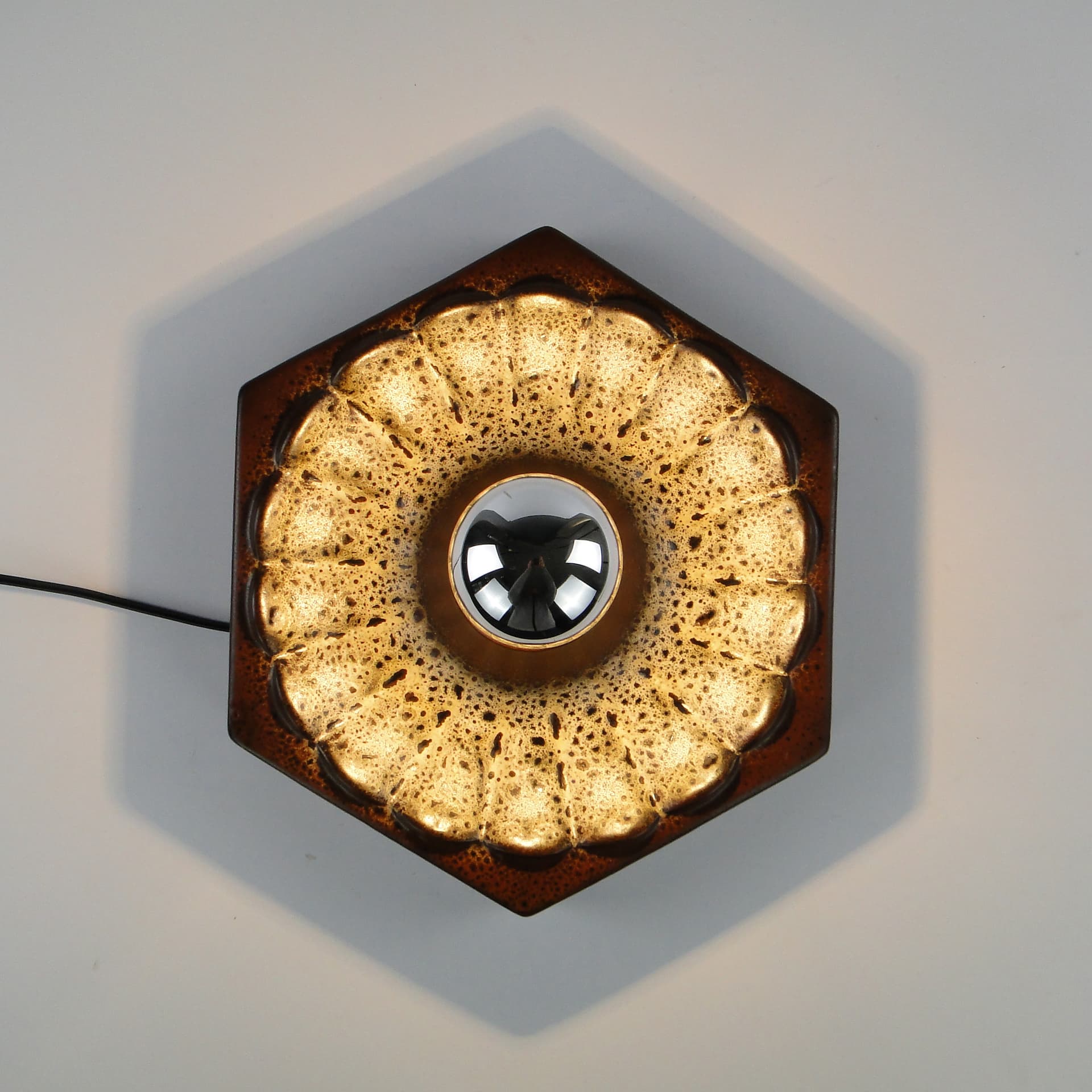 Kinkiet kaflowy brązowy ceramika glazurowana Mid-Century Modern l.50 - 123969