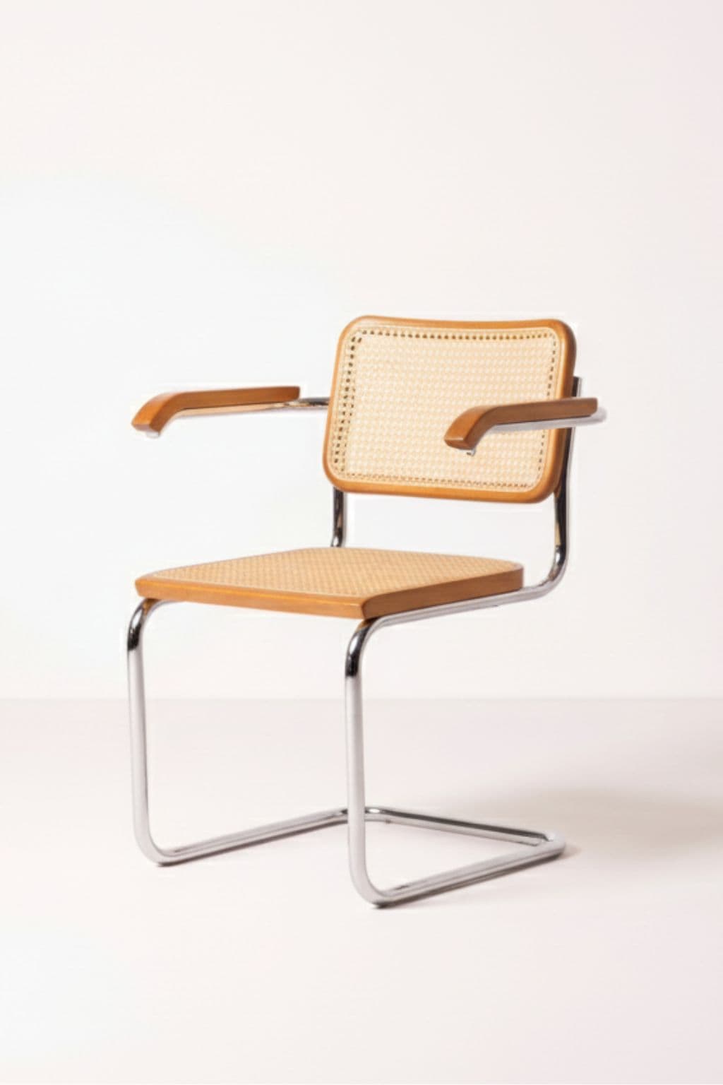 Krzesło z giętej stali z podłokietnikami wg proj. M.Breuer, Bauhaus, miodowe - 130384