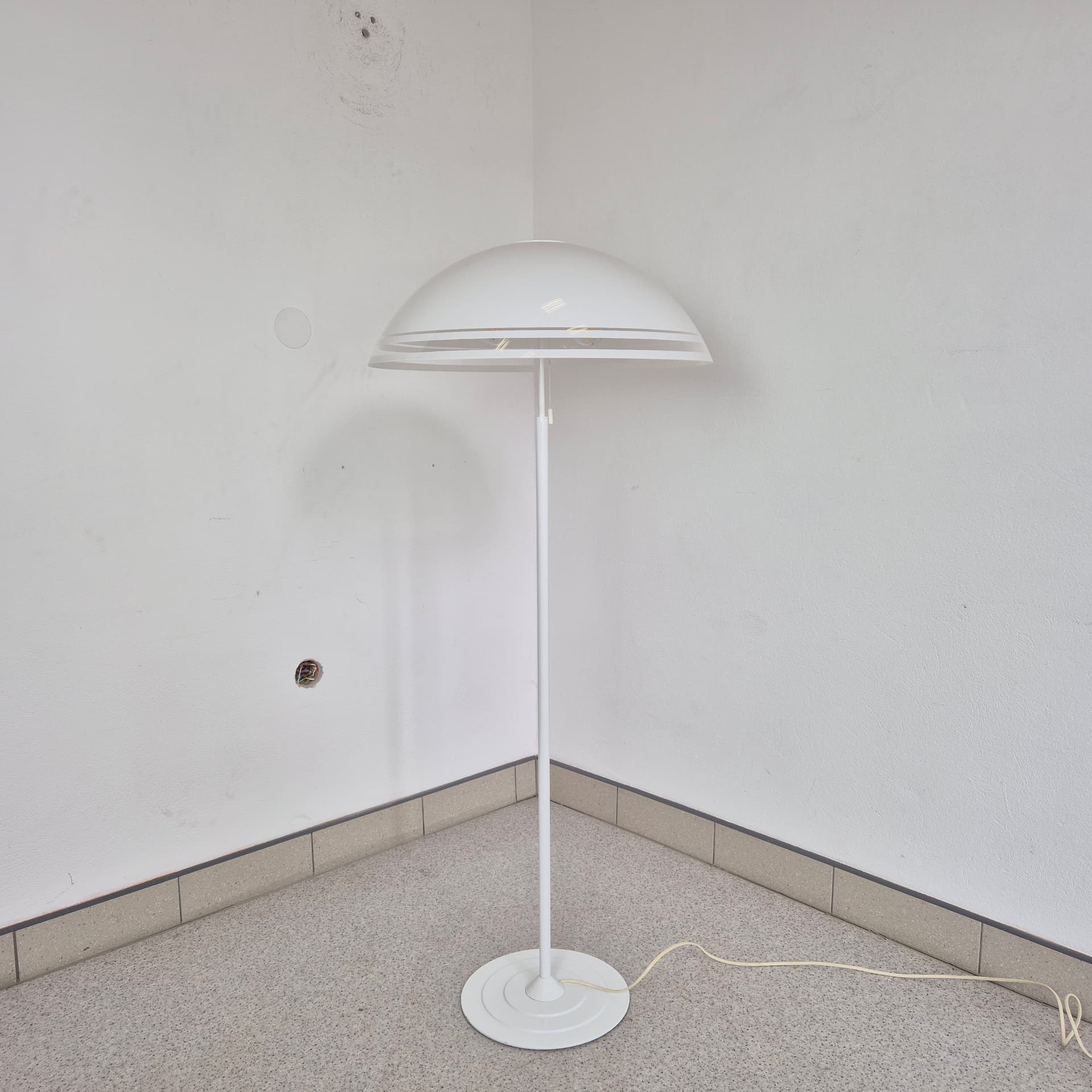 Lampa podłogowa Space Age, akryl biały, metal biały, Niemcy, lata 70. - 125204