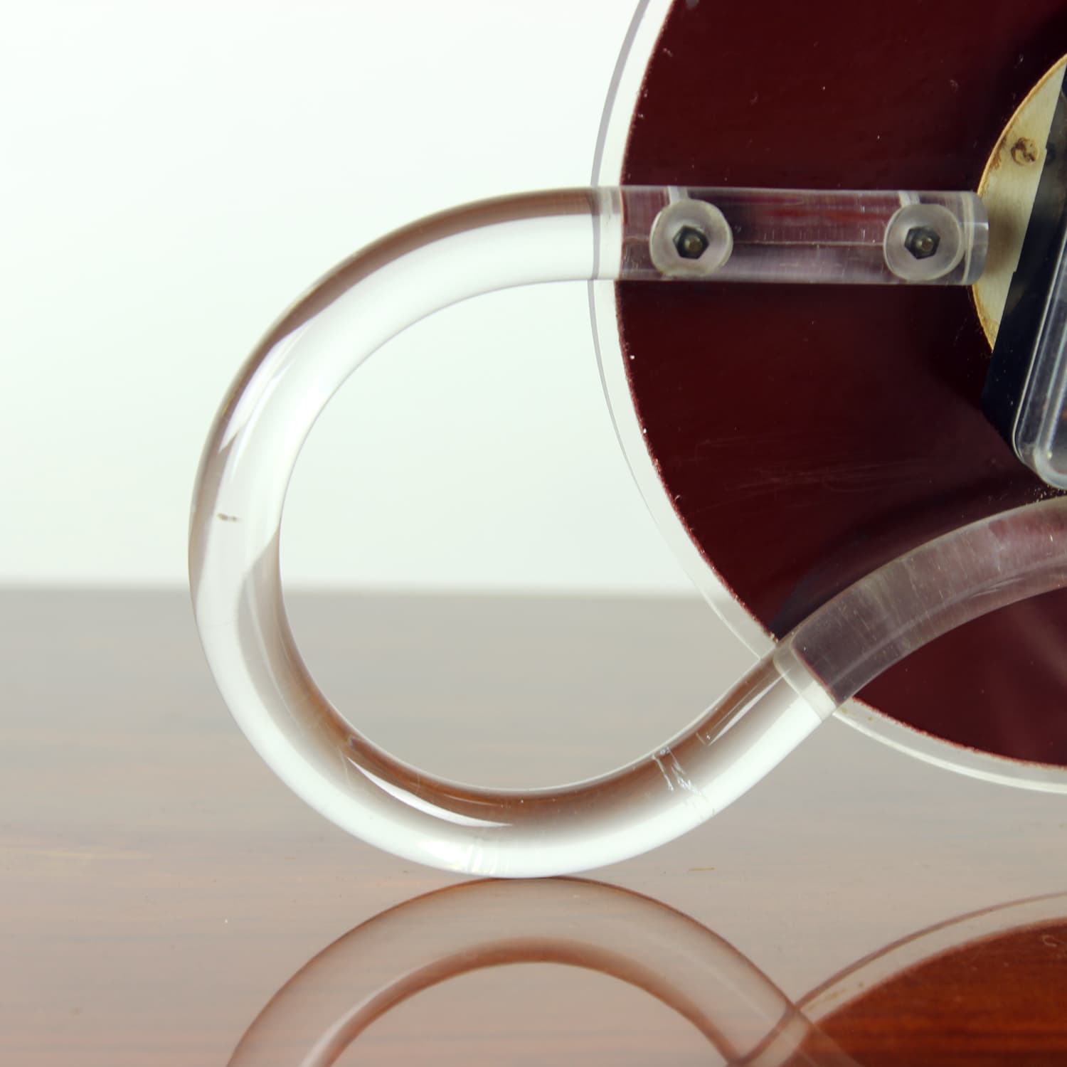 Zegar stołowy, maroon, plastik, Prim, Czechosłowacja, lata 60. - 125937