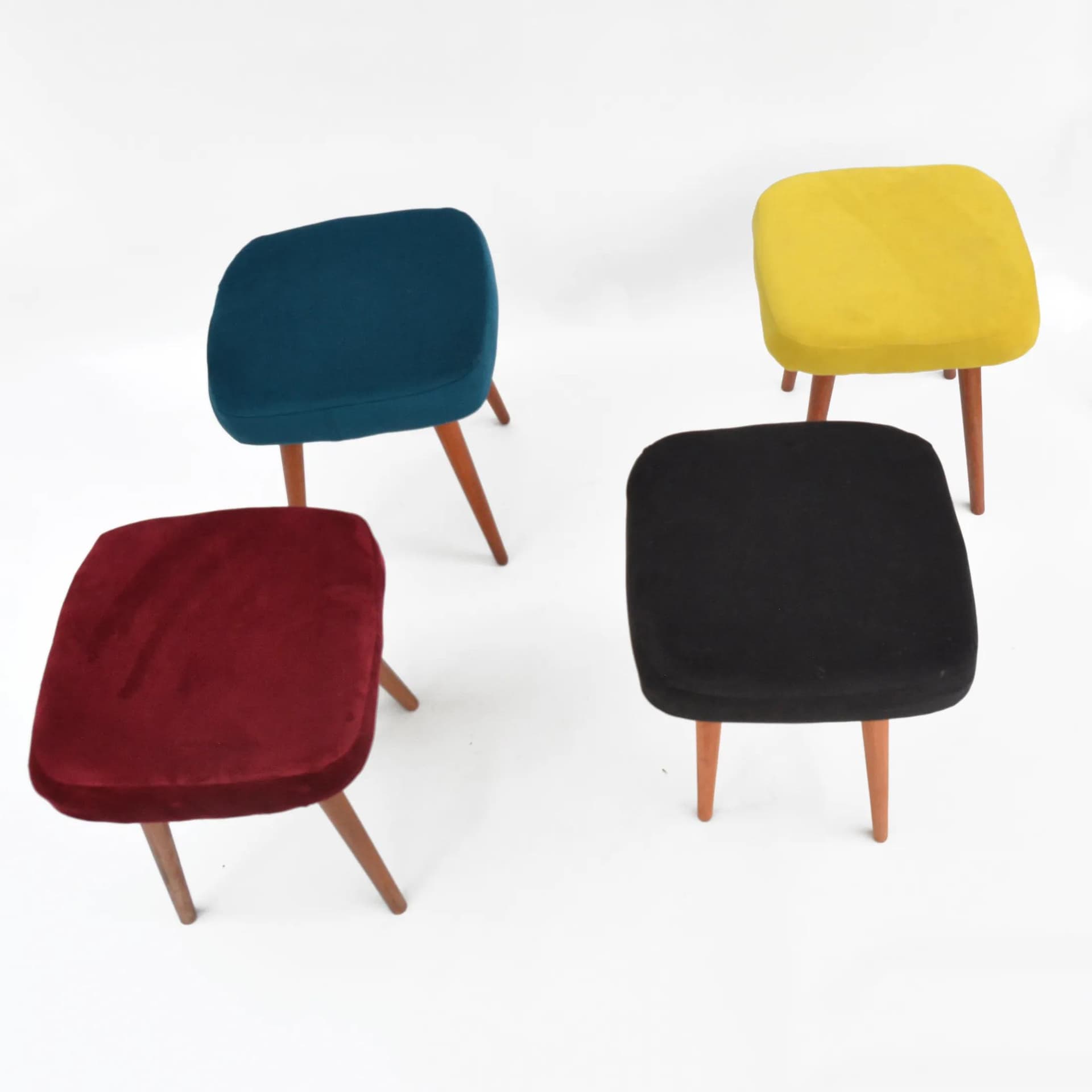 Taboret, bordowy, drewno buk, Dolnośląska Fabryka Mebli w Świebodzicach, Polska, lata 60. - 129470