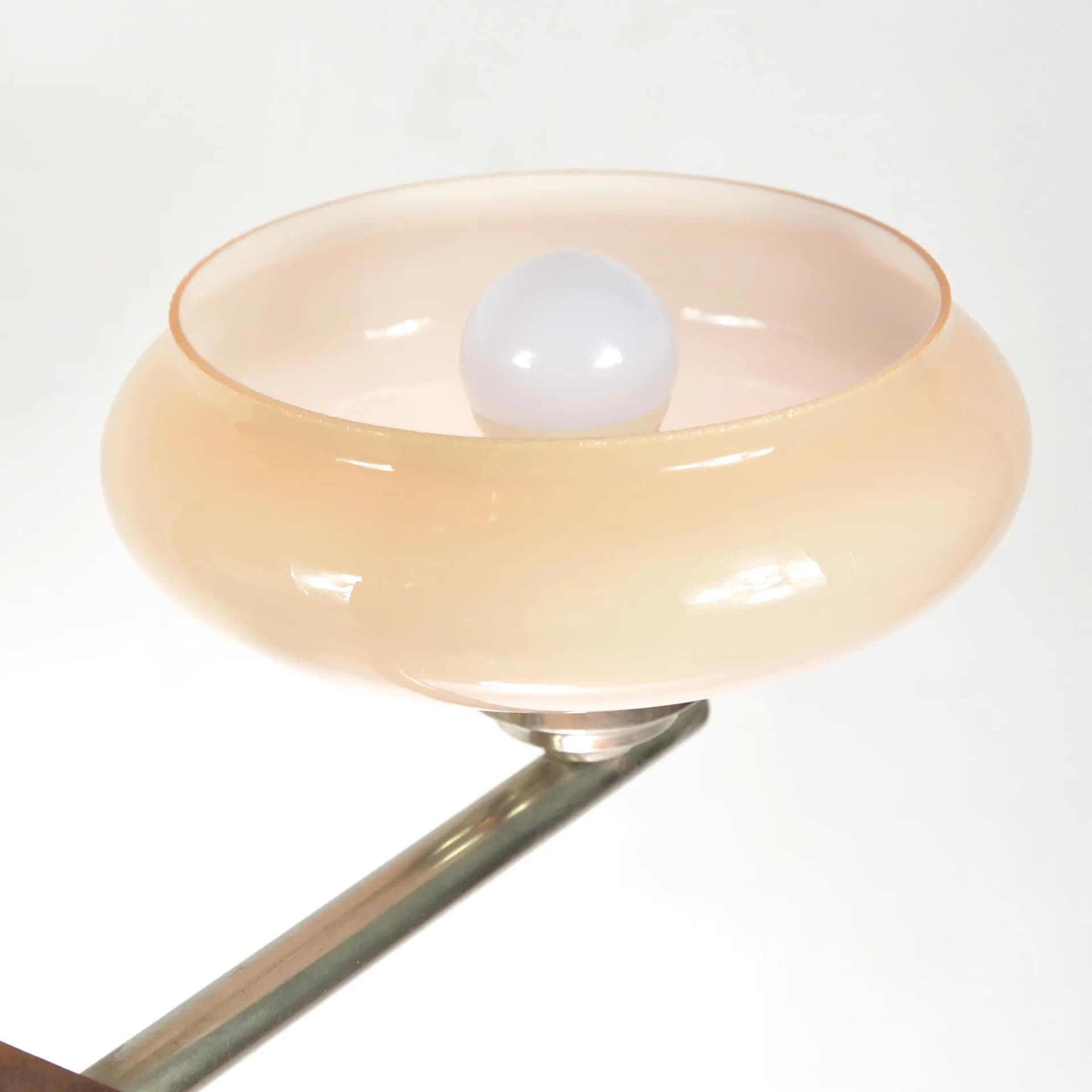 Żyrandol art déco, szkło beżowy, metal chromowany, orzech, Polska, lata 50. - 128614