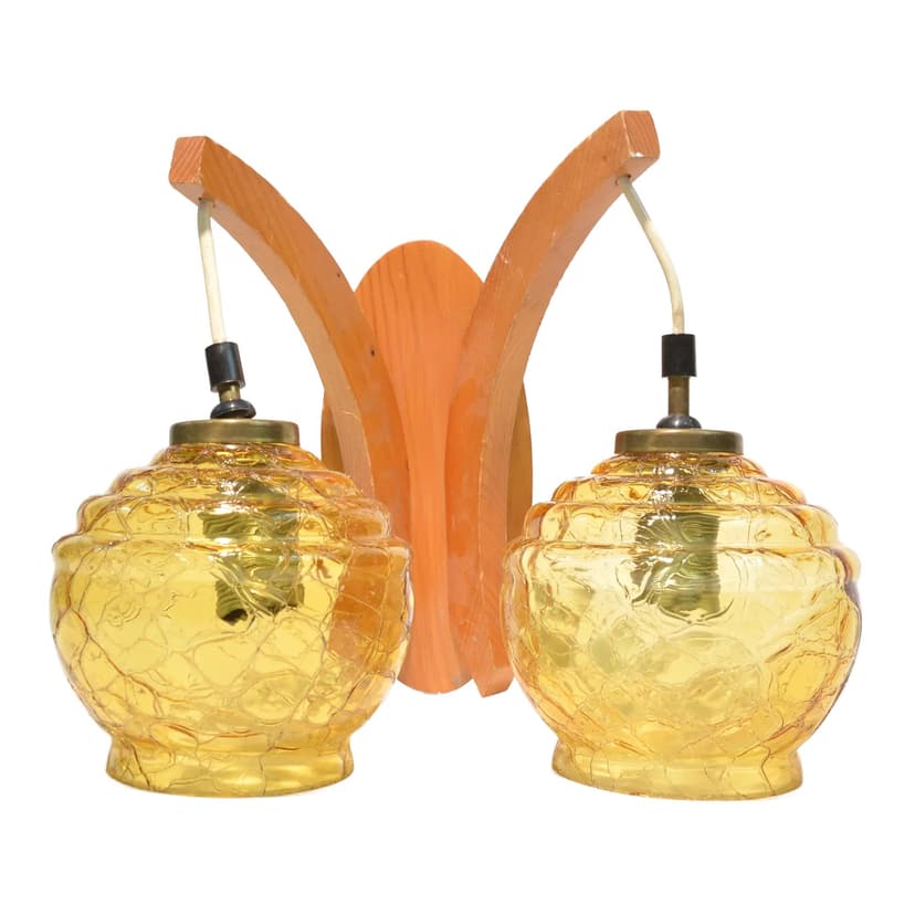 Kinkiet, brązowy, szkło miodowe, drewno świerkowe, Polska, lata 70.