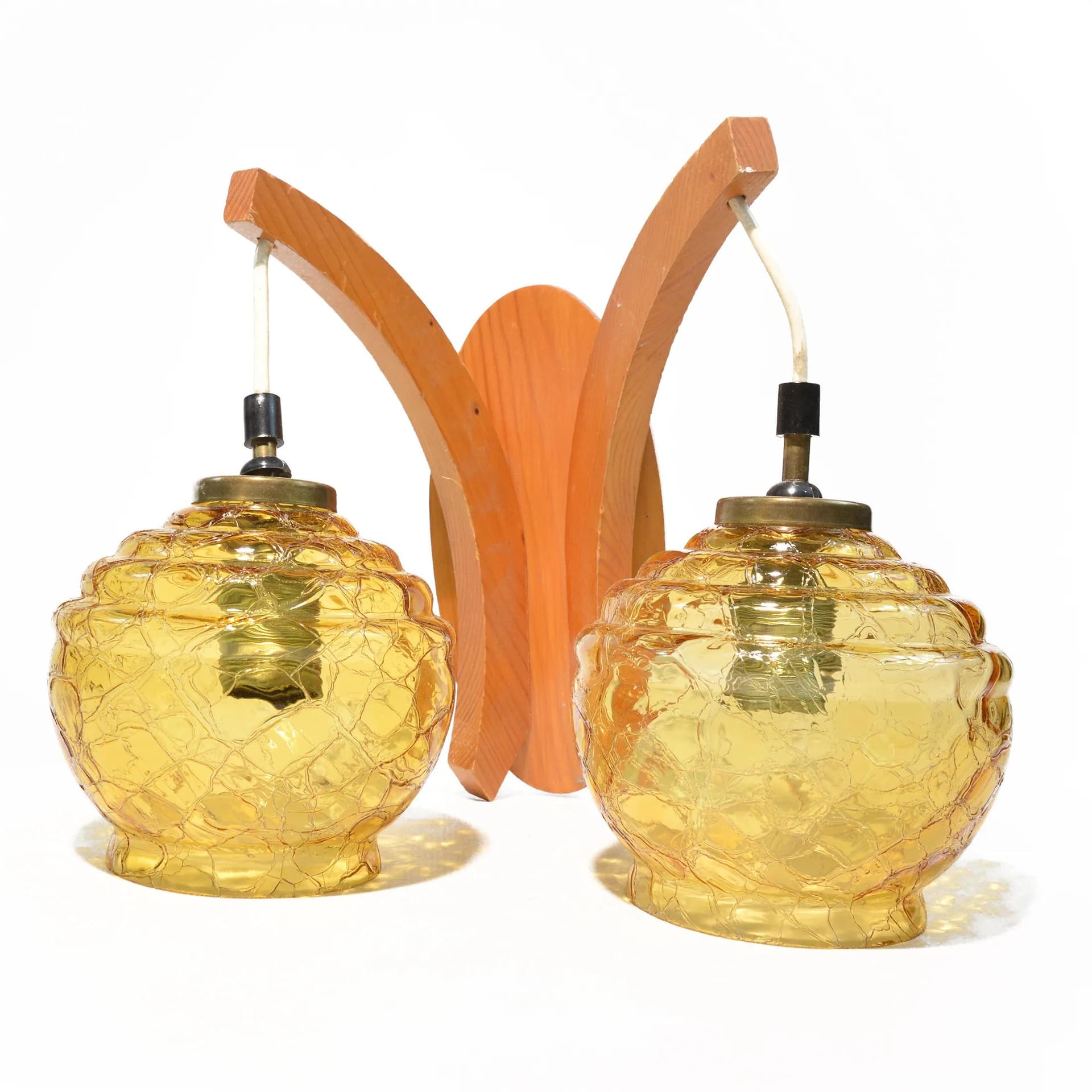 Kinkiet, brązowy, szkło miodowe, drewno świerkowe, Polska, lata 70. - 128197