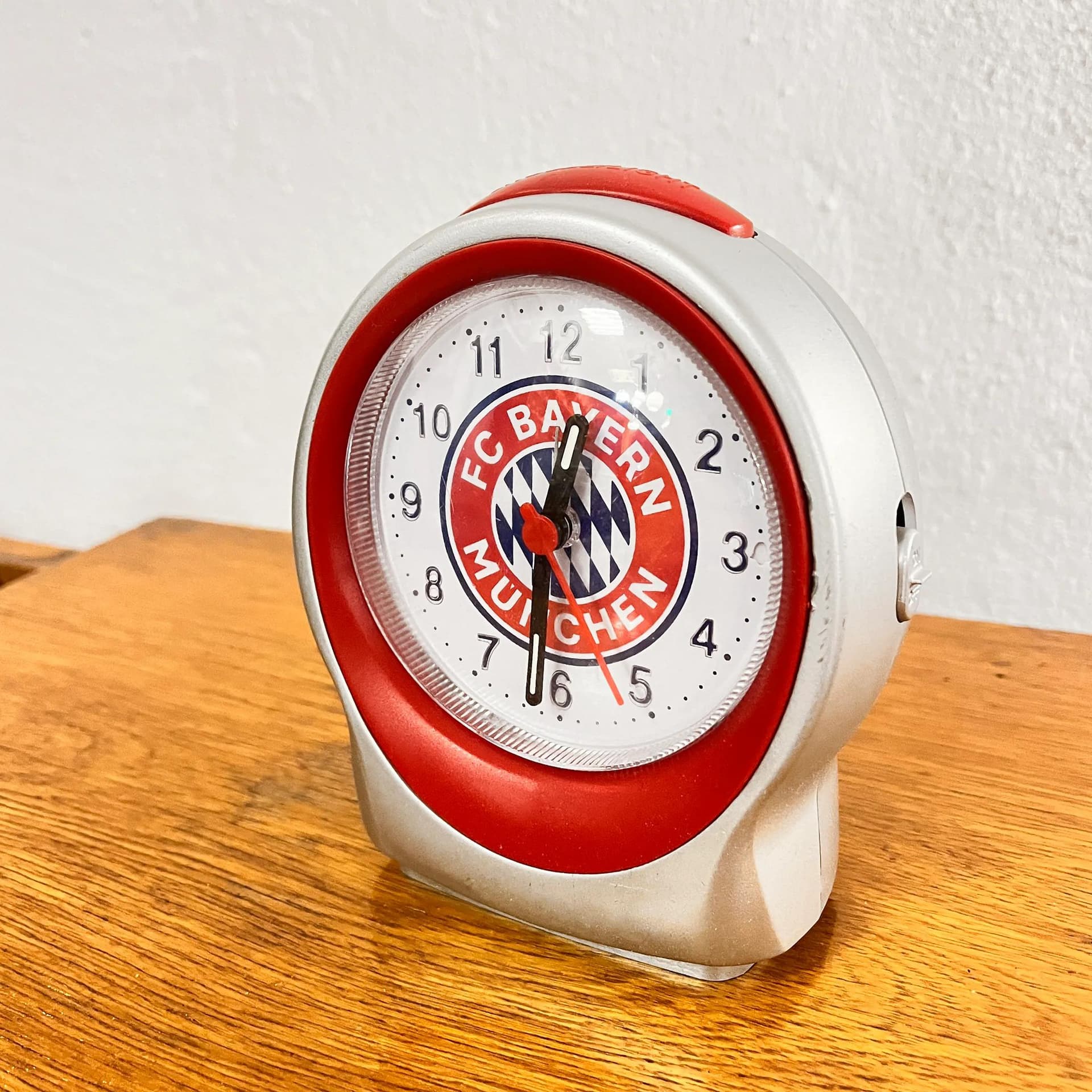 Budzik FC Bayern München, czerwony, plastik, Kienzle, Niemcy, lata 90. - 127284