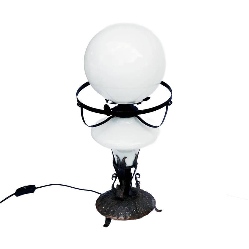 Lampa stołowa, miedź ręcznie formowana, szkło mleczne, Polska, lata 60.