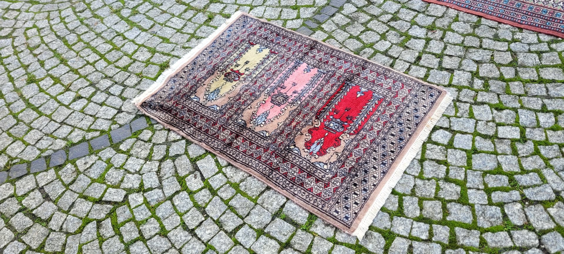 LŚNIĄCY DYWAN BUCHARA RĘCZNIE TKANY PAKISTAN 63/96CM - 130091