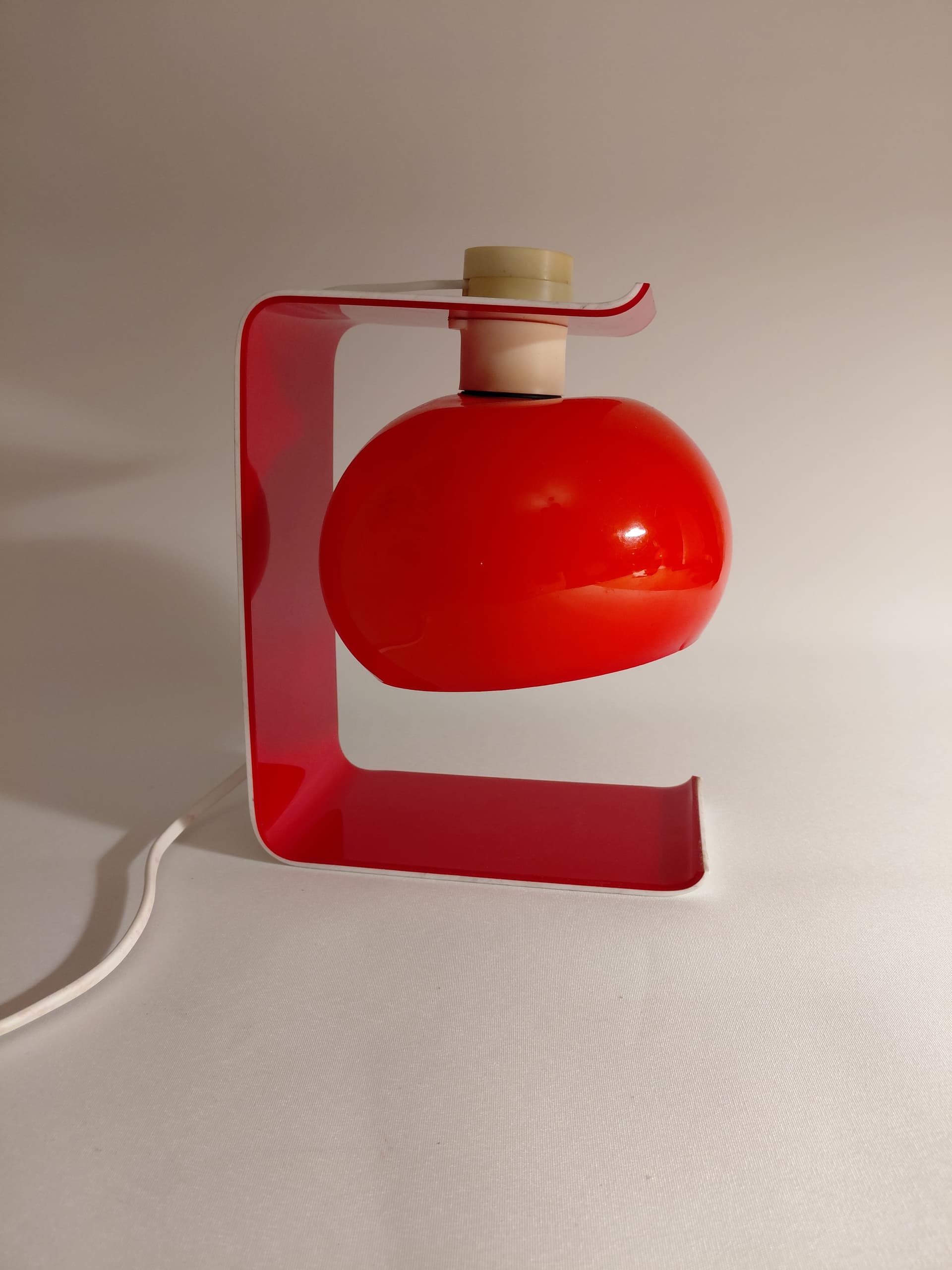 Lampka stołowa Space Age, czerwony, akryl, proj. M. Raudsepp, ZSRR, lata 70. - 130243