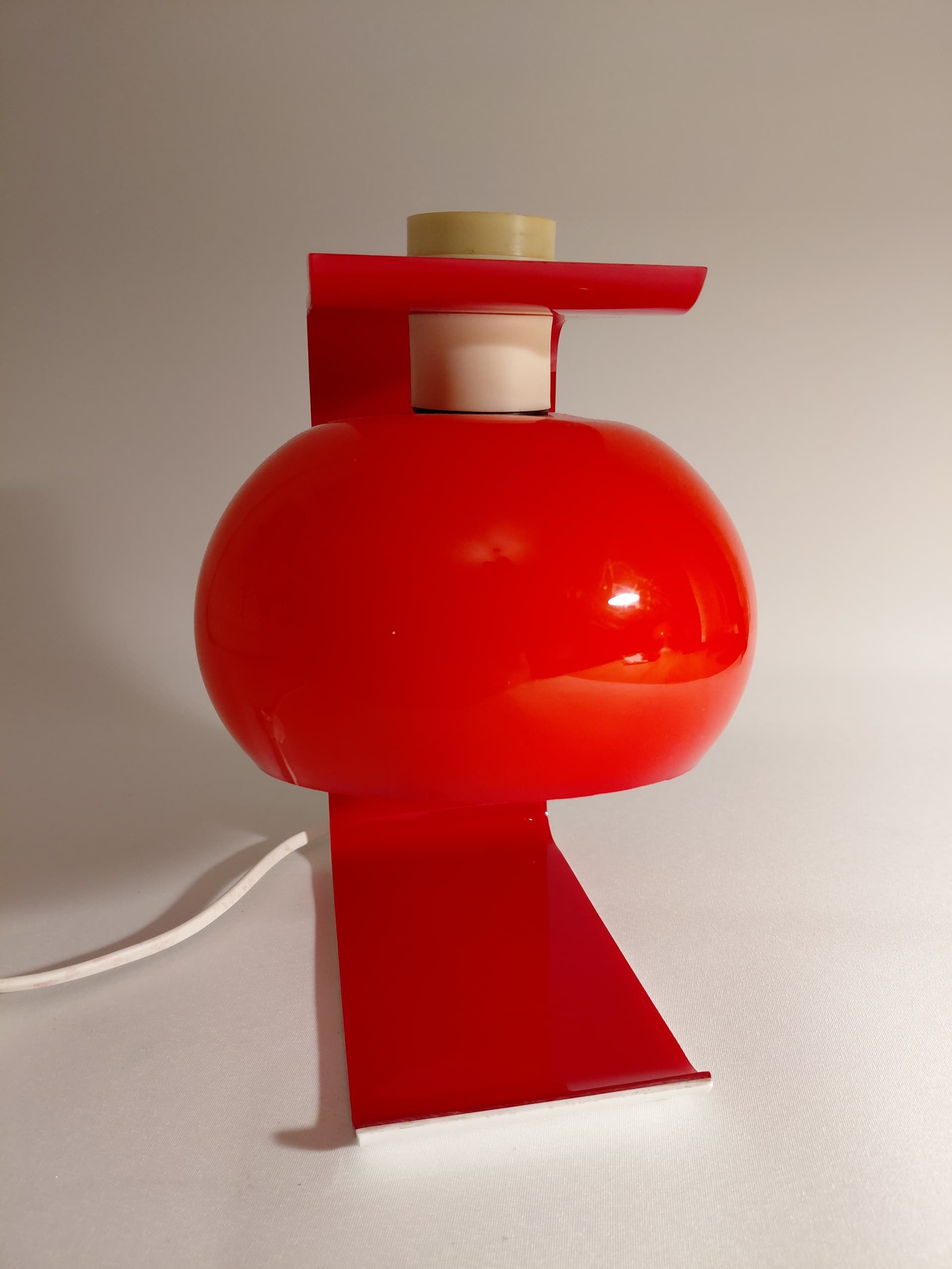 Lampka stołowa Space Age, czerwony, akryl, proj. M. Raudsepp, ZSRR, lata 70. - 130242