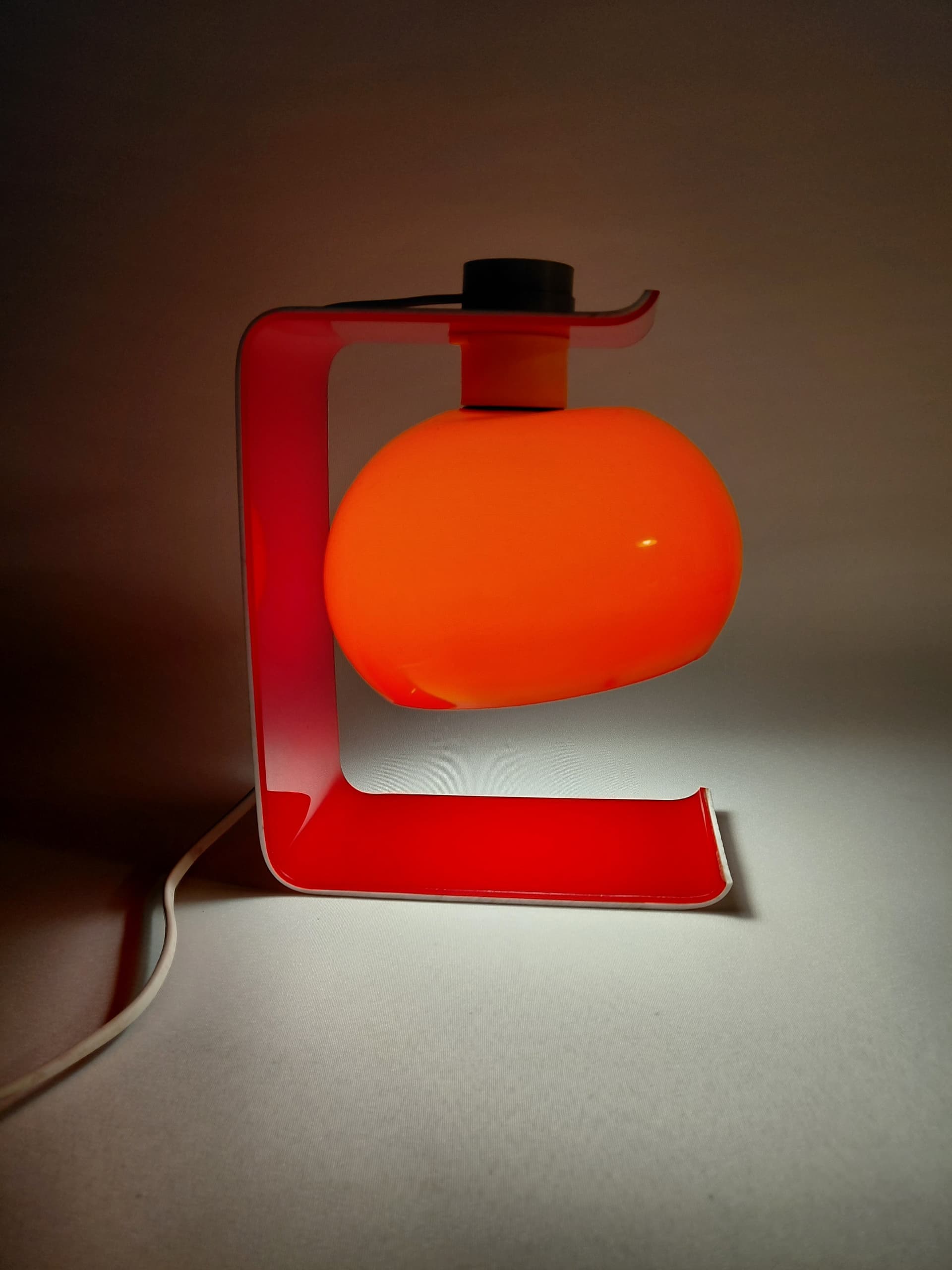 Lampka stołowa Space Age, czerwony, akryl, proj. M. Raudsepp, ZSRR, lata 70. - 130241