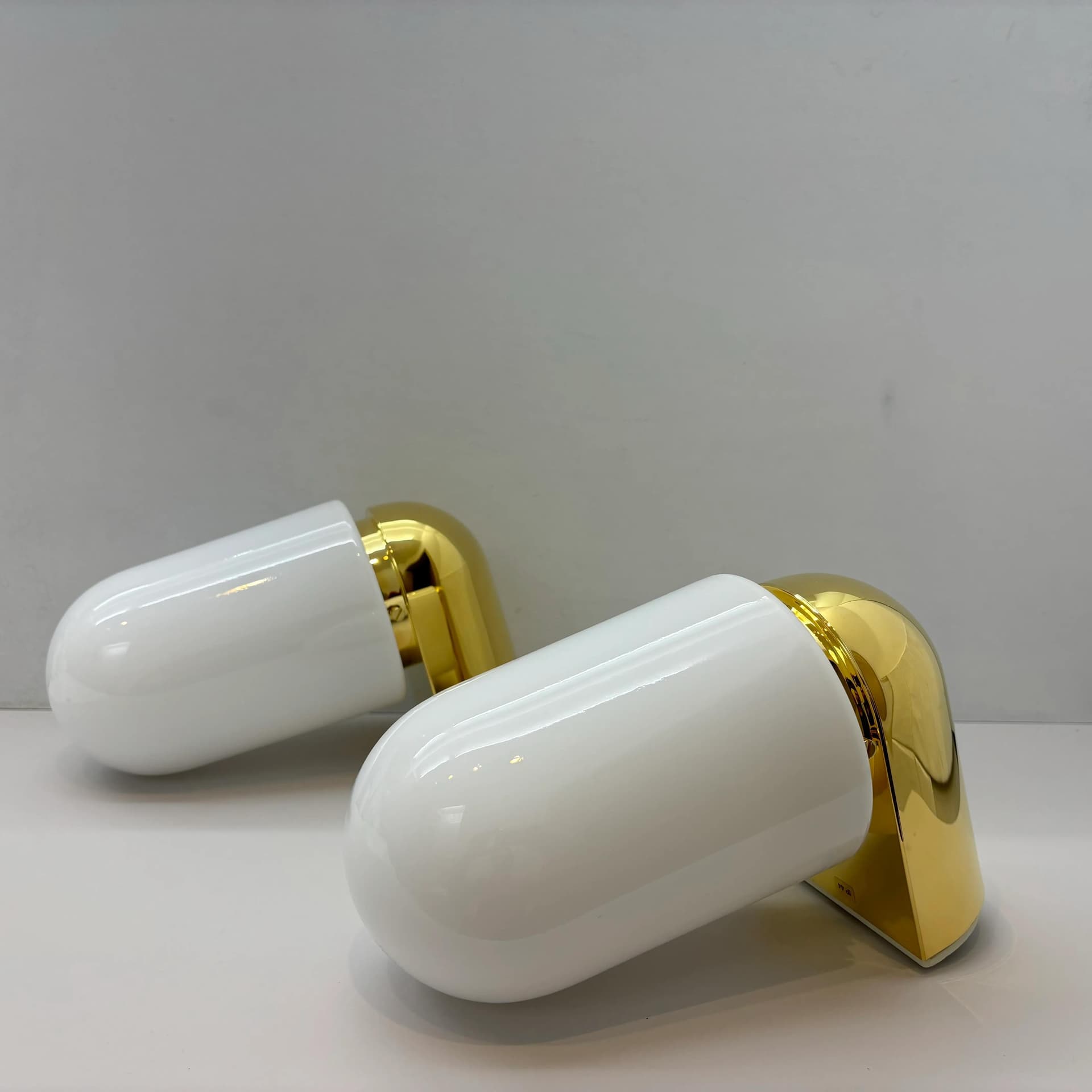 Para kinkietów 3345, złocone tworzywo, szkło mleczne, Glashutte Limburg, Niemcy, lata 90. - 8937