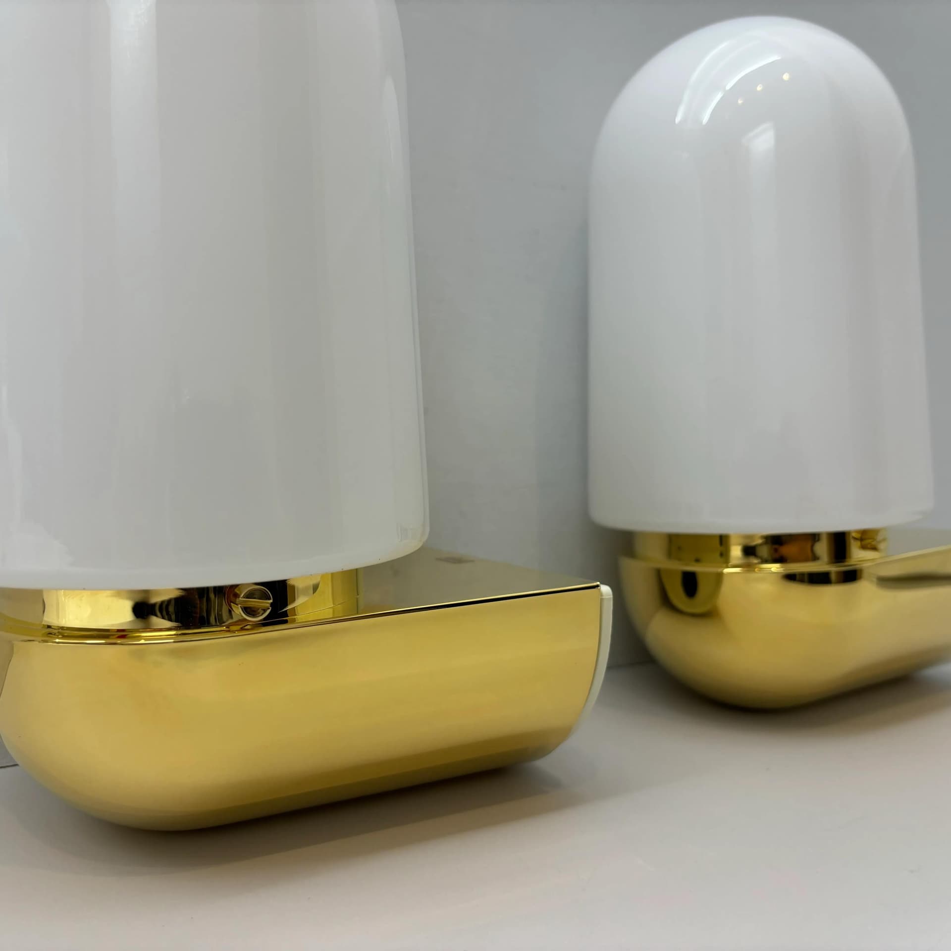 Para kinkietów 3345, złocone tworzywo, szkło mleczne, Glashutte Limburg, Niemcy, lata 90. - 8932