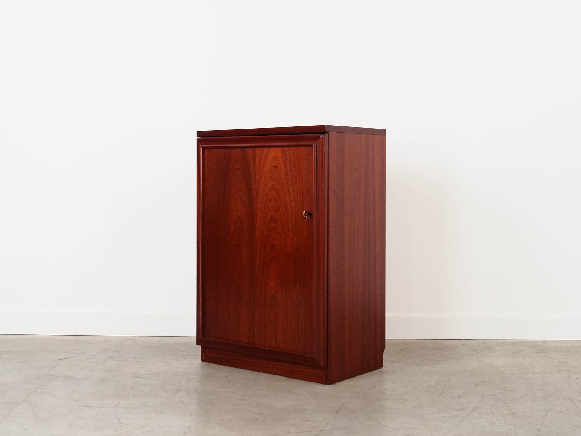 Cabinet, dark brown mahogany, Denmark, 1980s. - 130295